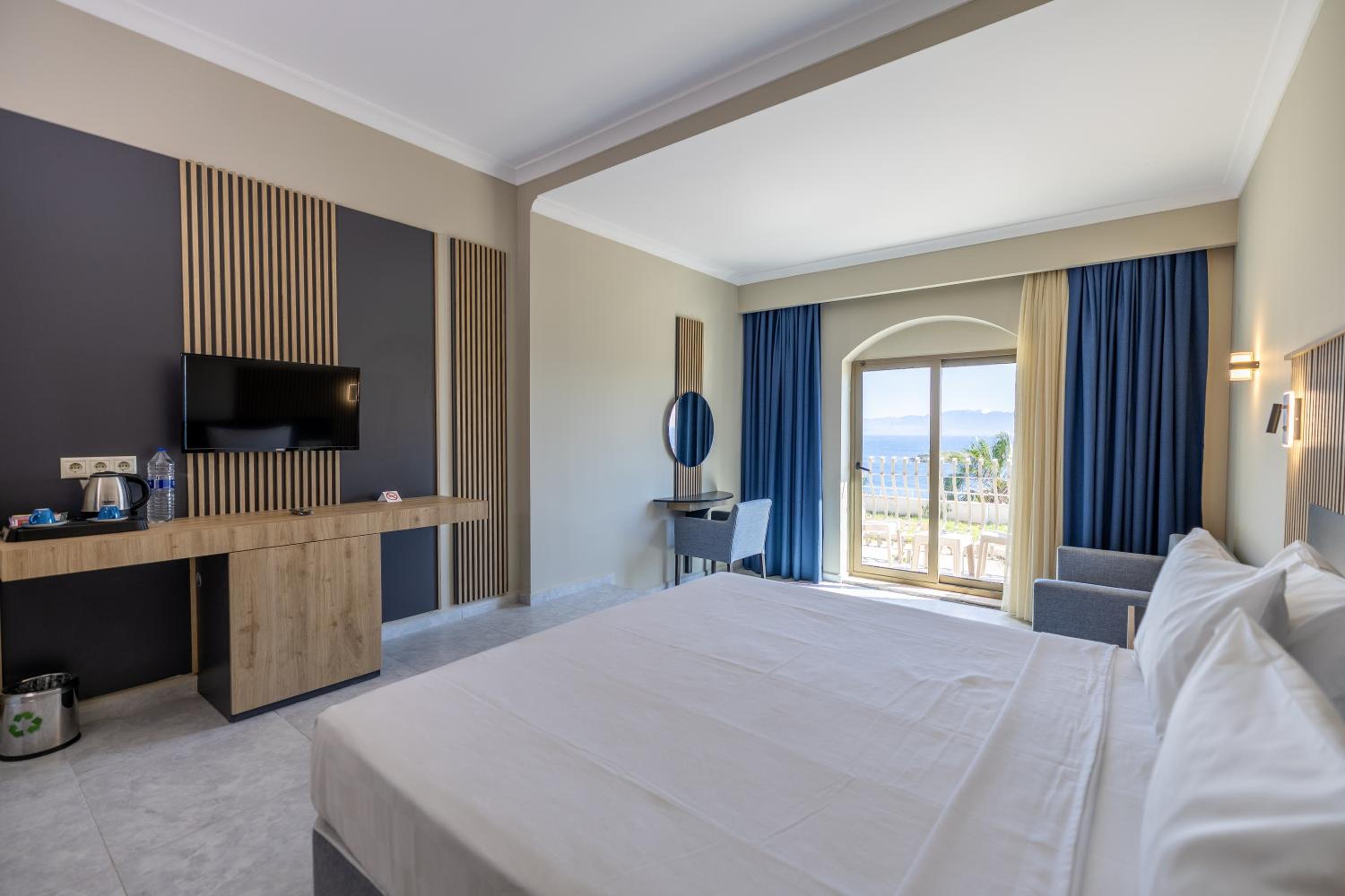 Standard Double Or Twin Room With Sea View - Photo 5