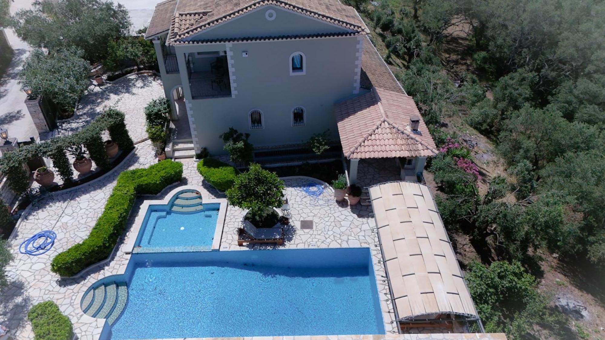 Three-Bedroom Villa photo 3