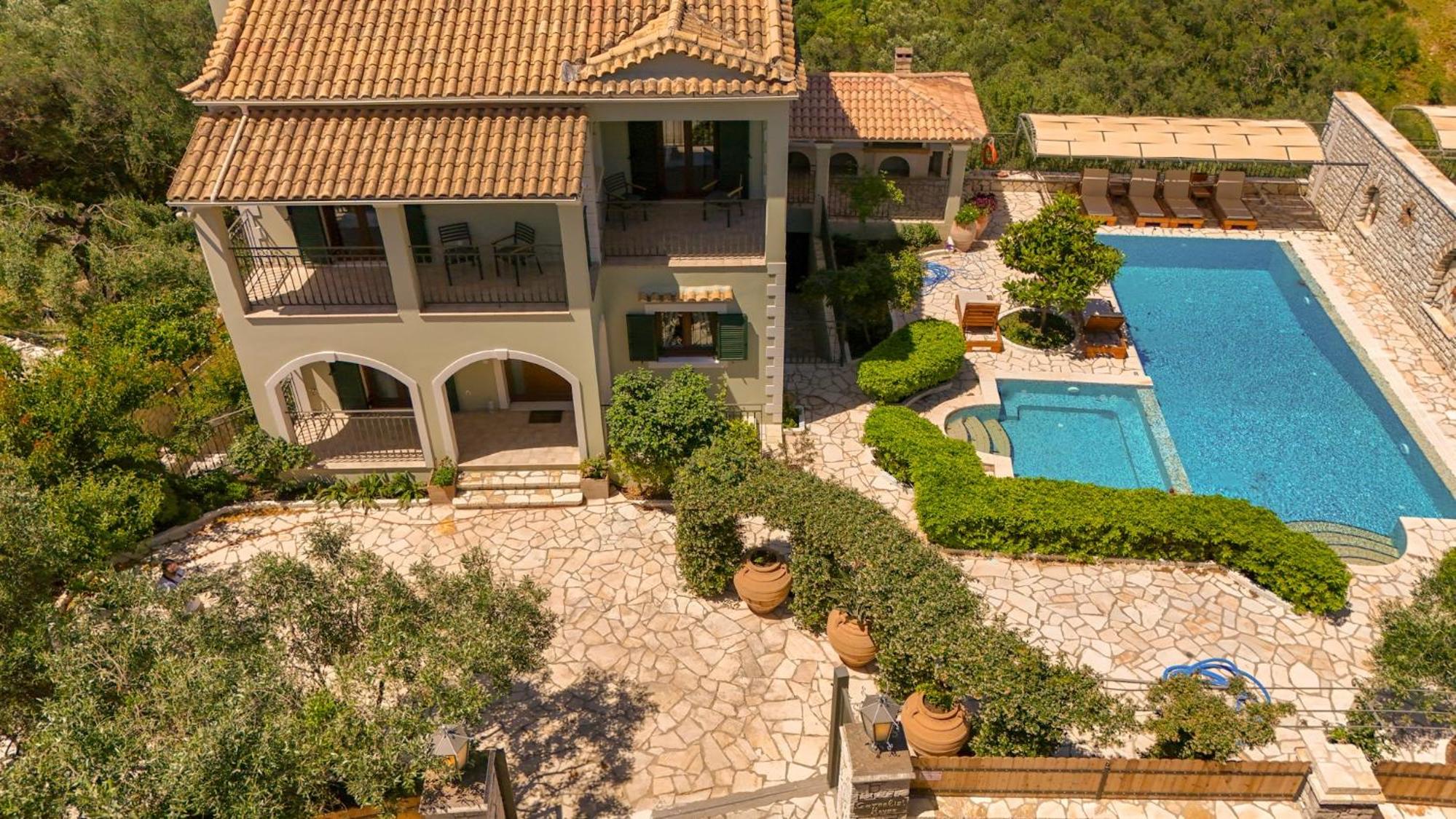 Three-Bedroom Villa photo 2