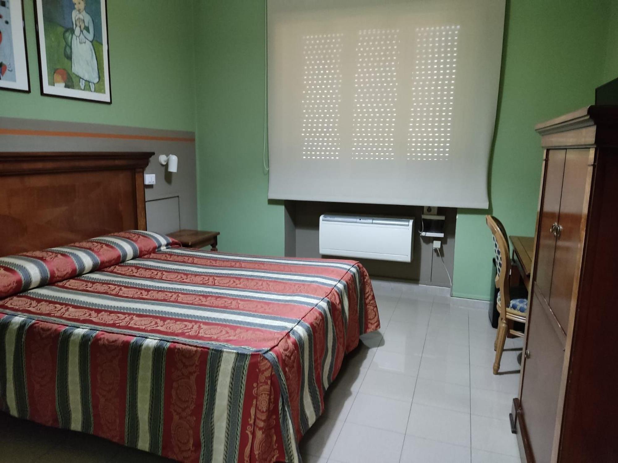 Standard Double Room - Photo 2