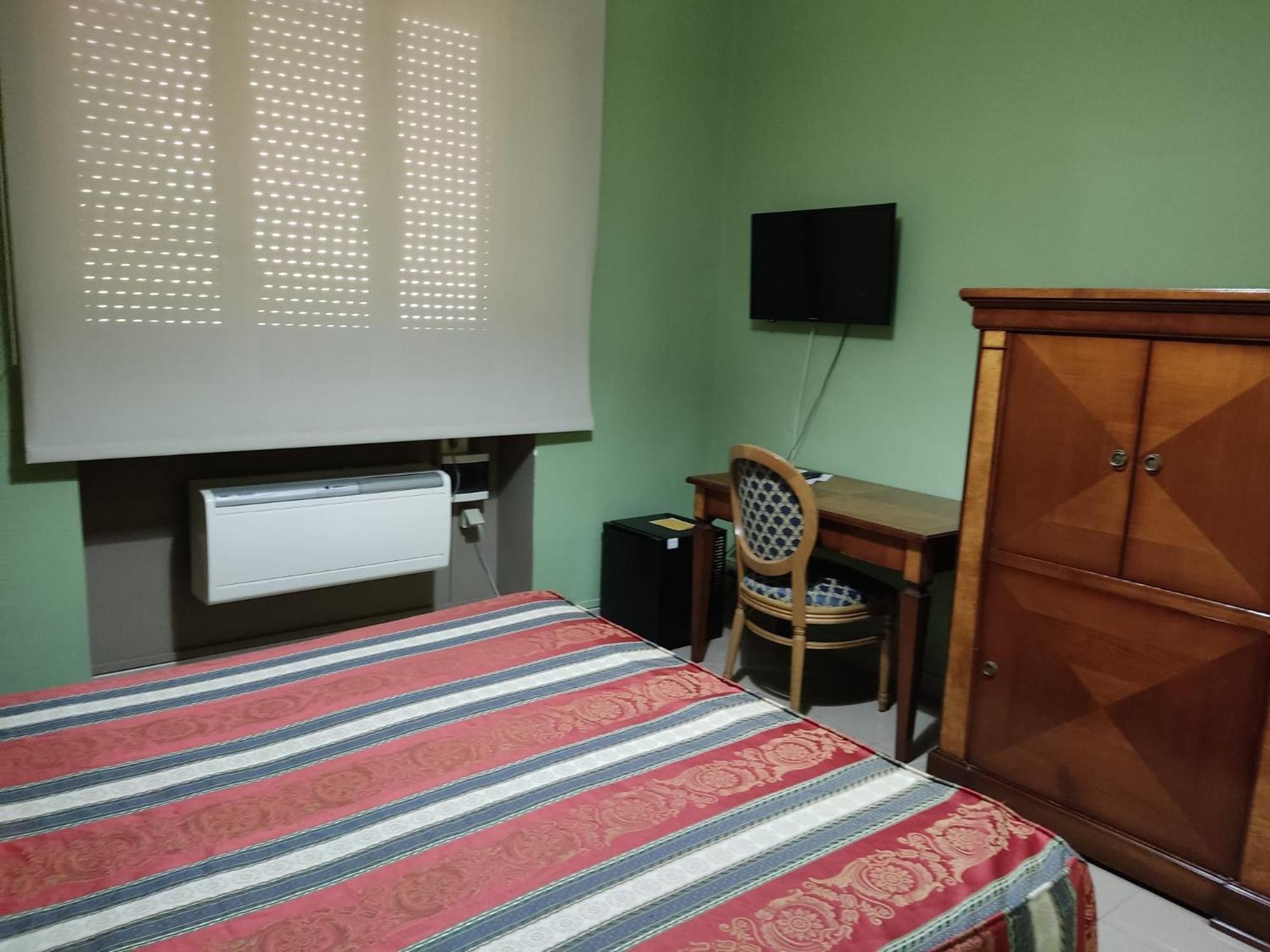 Standard Double Room - Photo 1