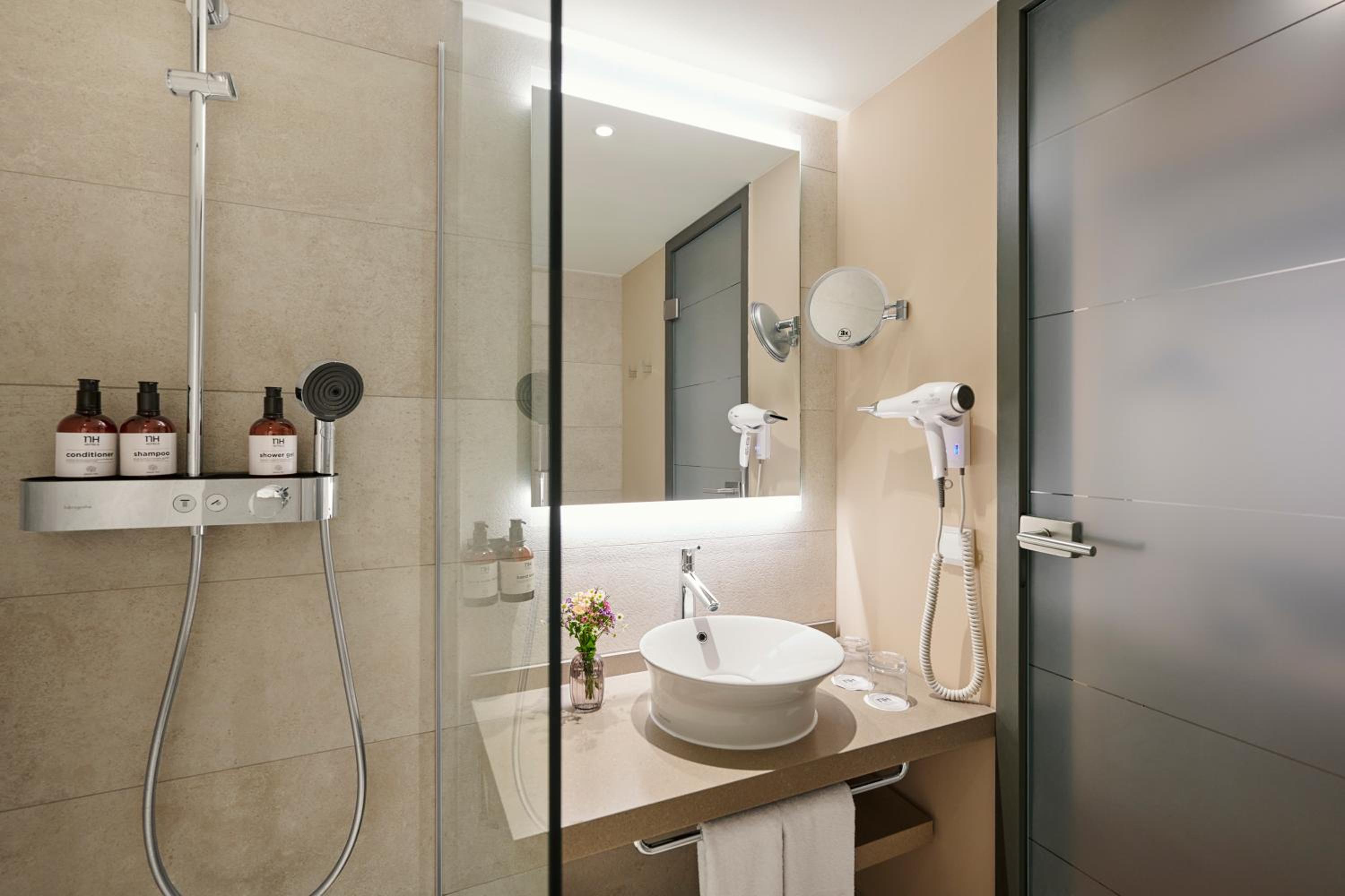 Junior Suite with Extra Bed (3 Adults + 1 Child)