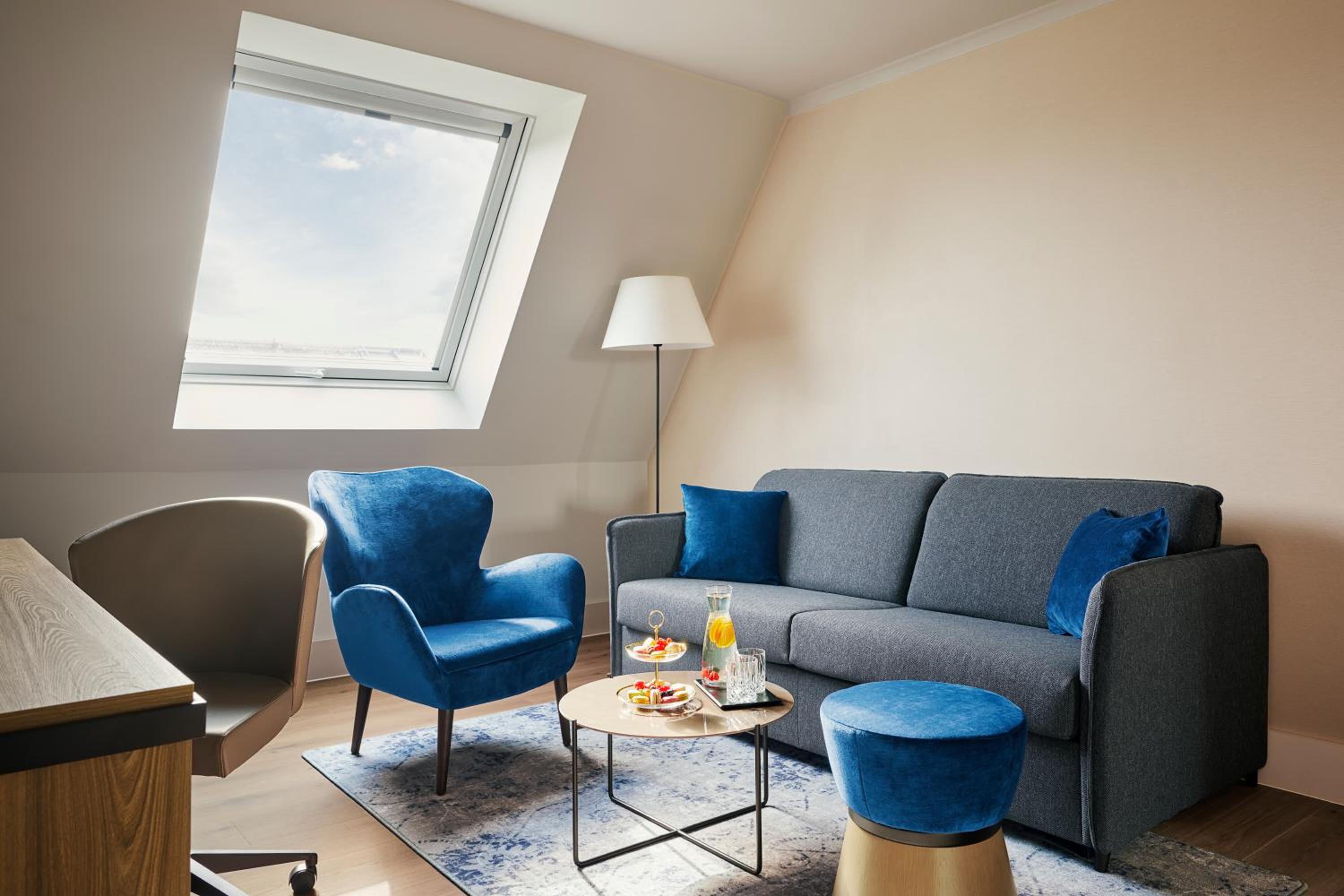 Junior Suite with Extra Bed (3 Adults + 1 Child) thumbnail 6