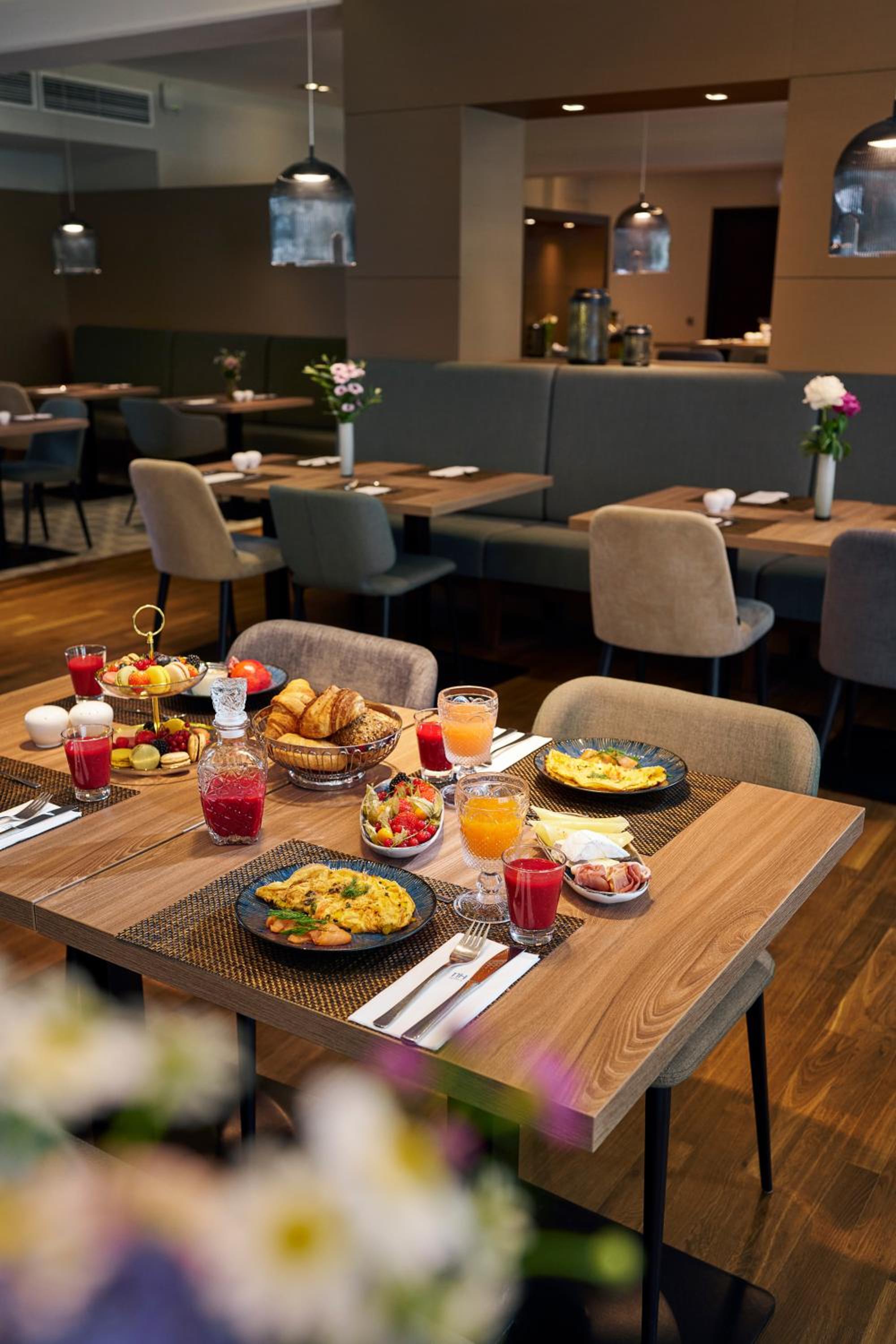 Superior Double Or Twin Room Free Parking Promo With Breakfast thumbnail 6