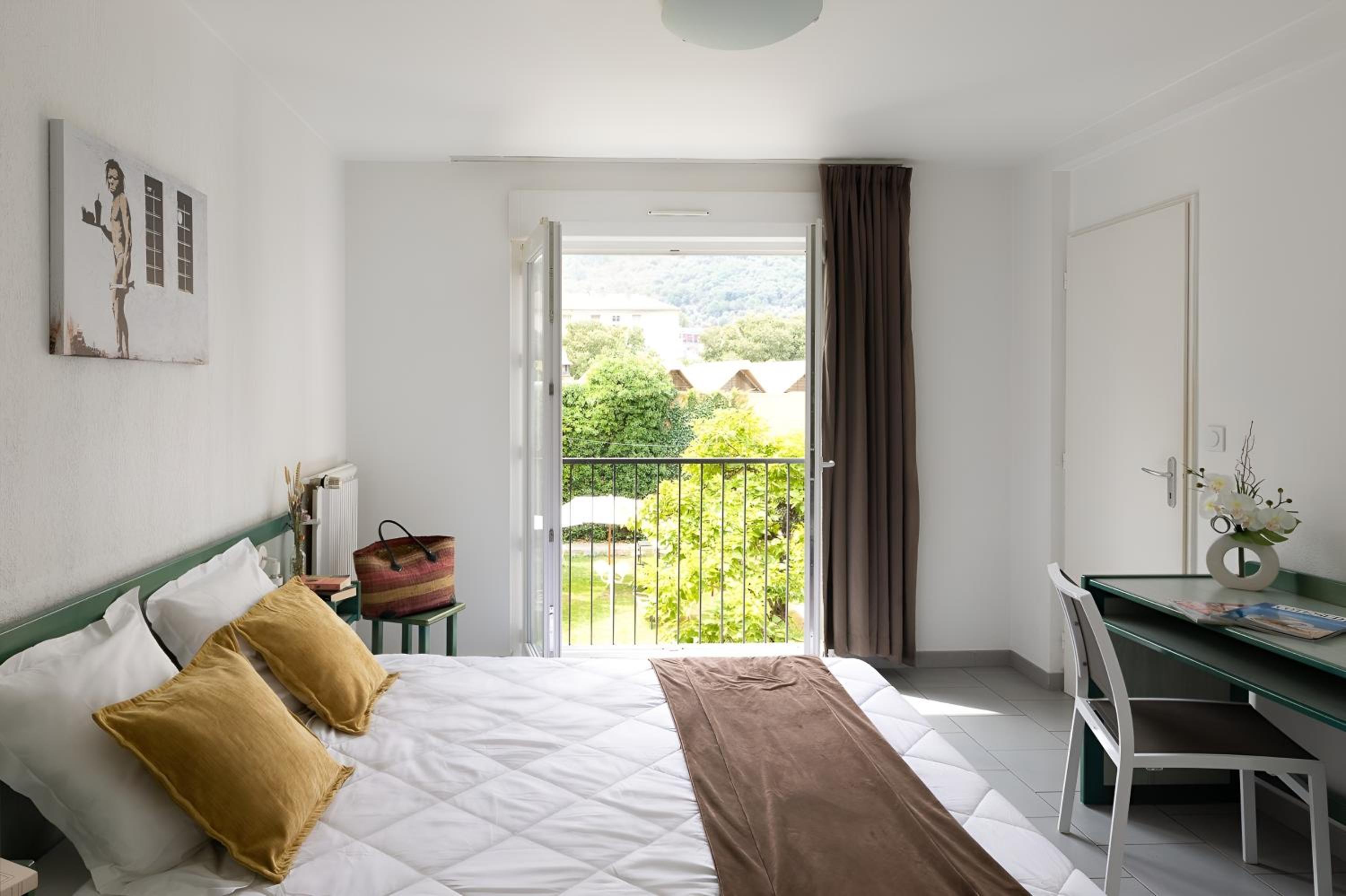 One-Bedroom Apartment with Air Conditioning photo 1