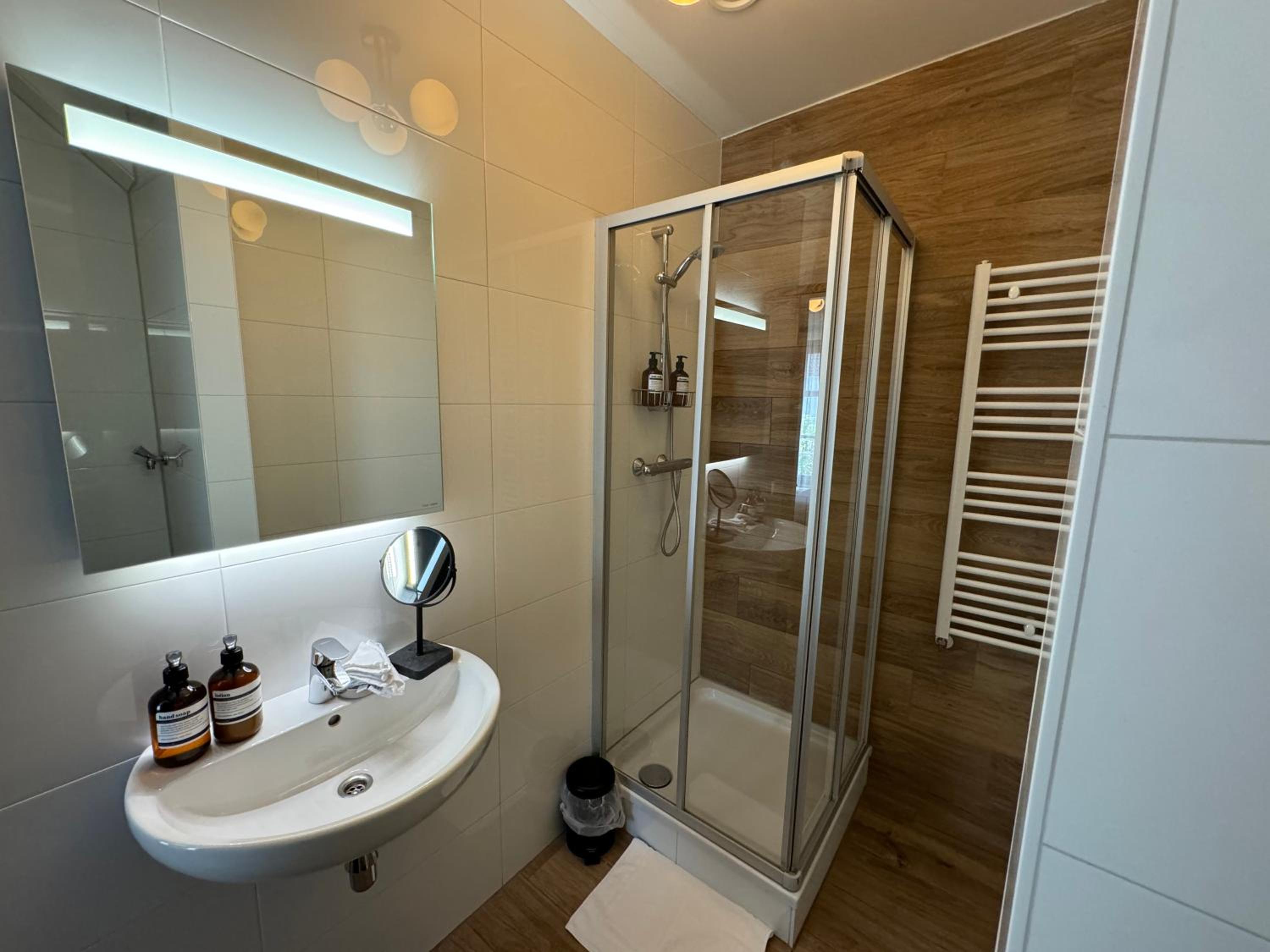 Deluxe King Room photo 2
