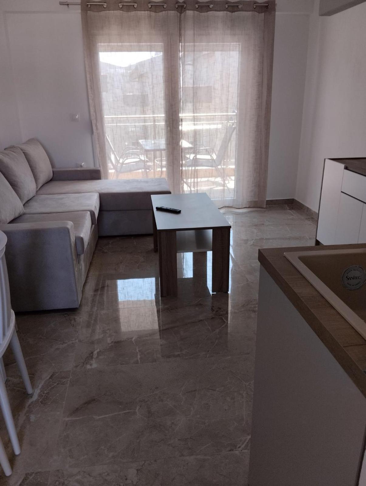 One-Bedroom Apartment with Balcony and Sea View photo 3