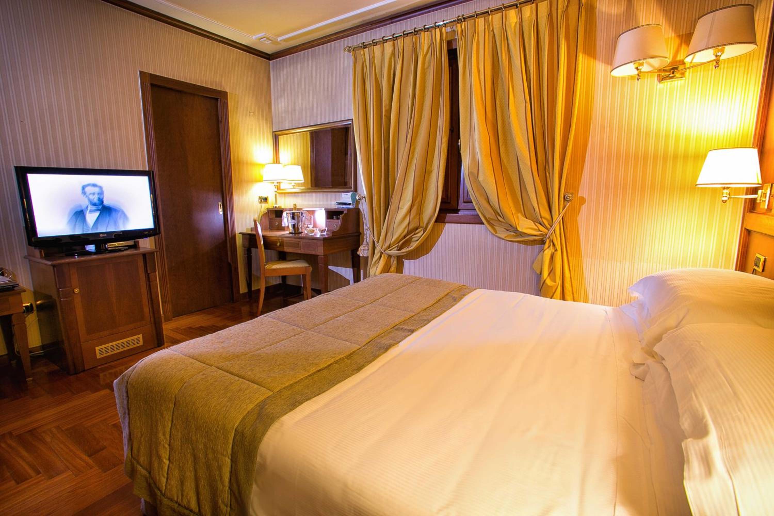 Standard Queen Room - Photo 5