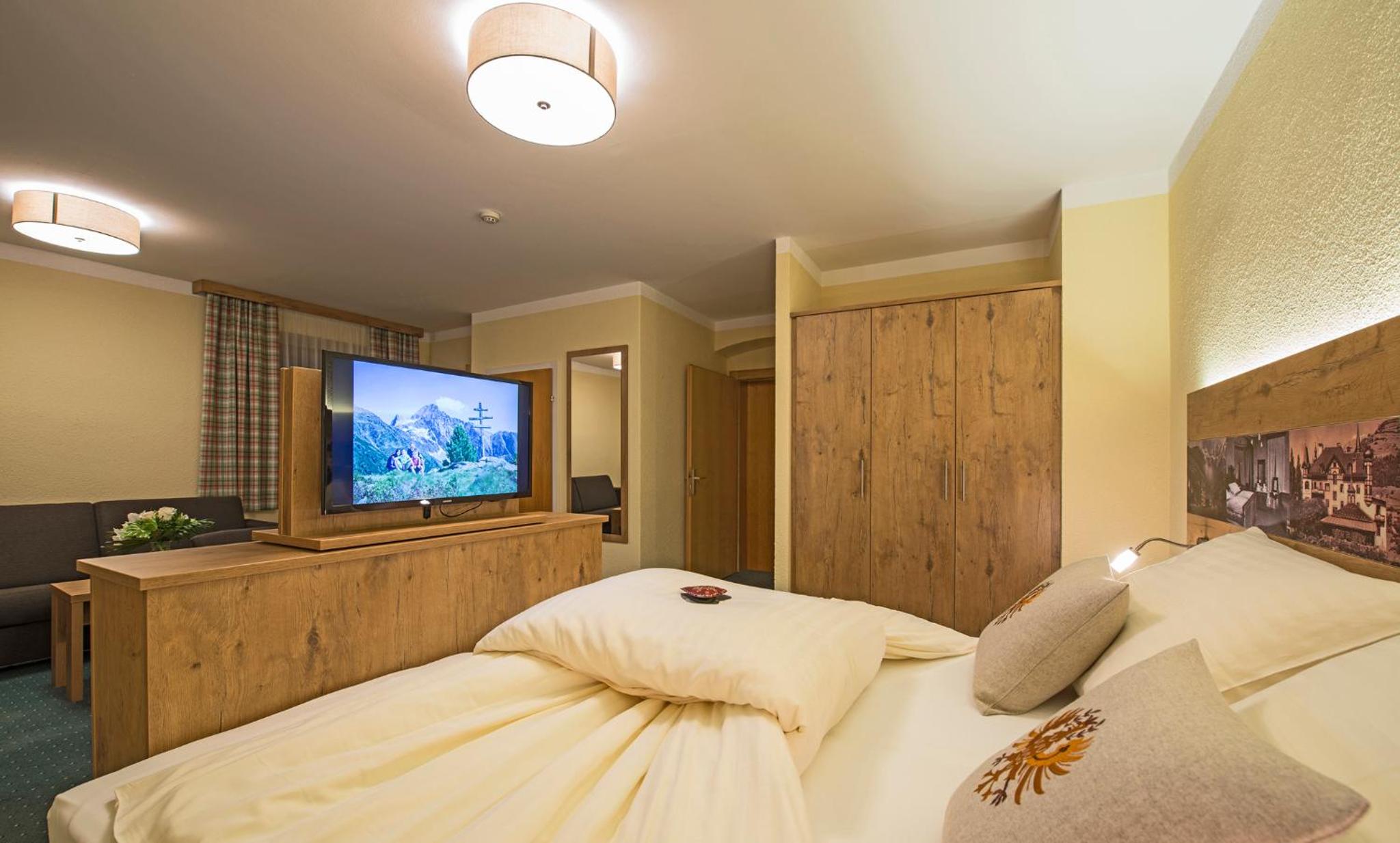 Large Double Room - Photo 3