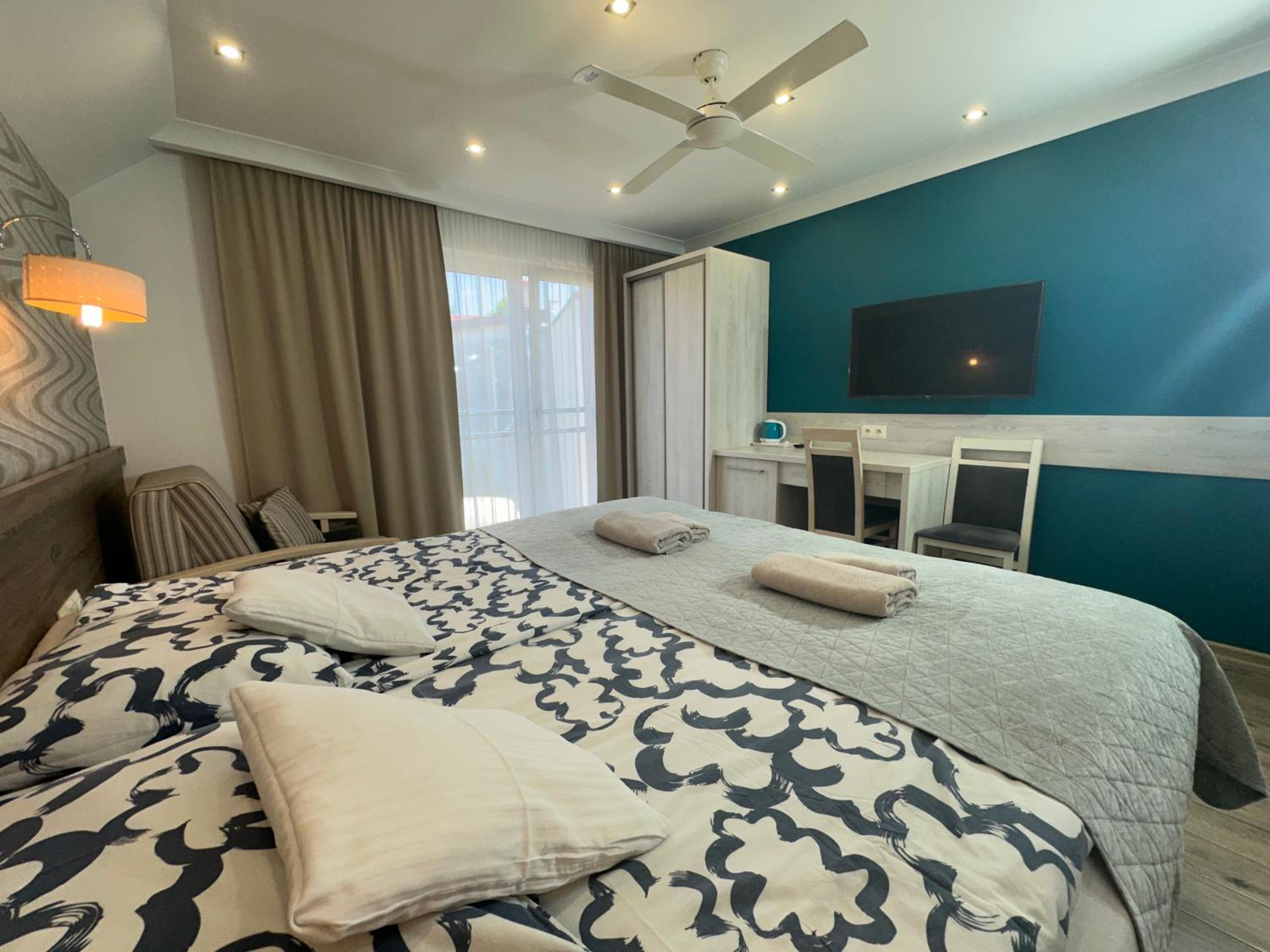 Double or Twin Room with Extra Bed (2 Adults + 1 Child) photo 2