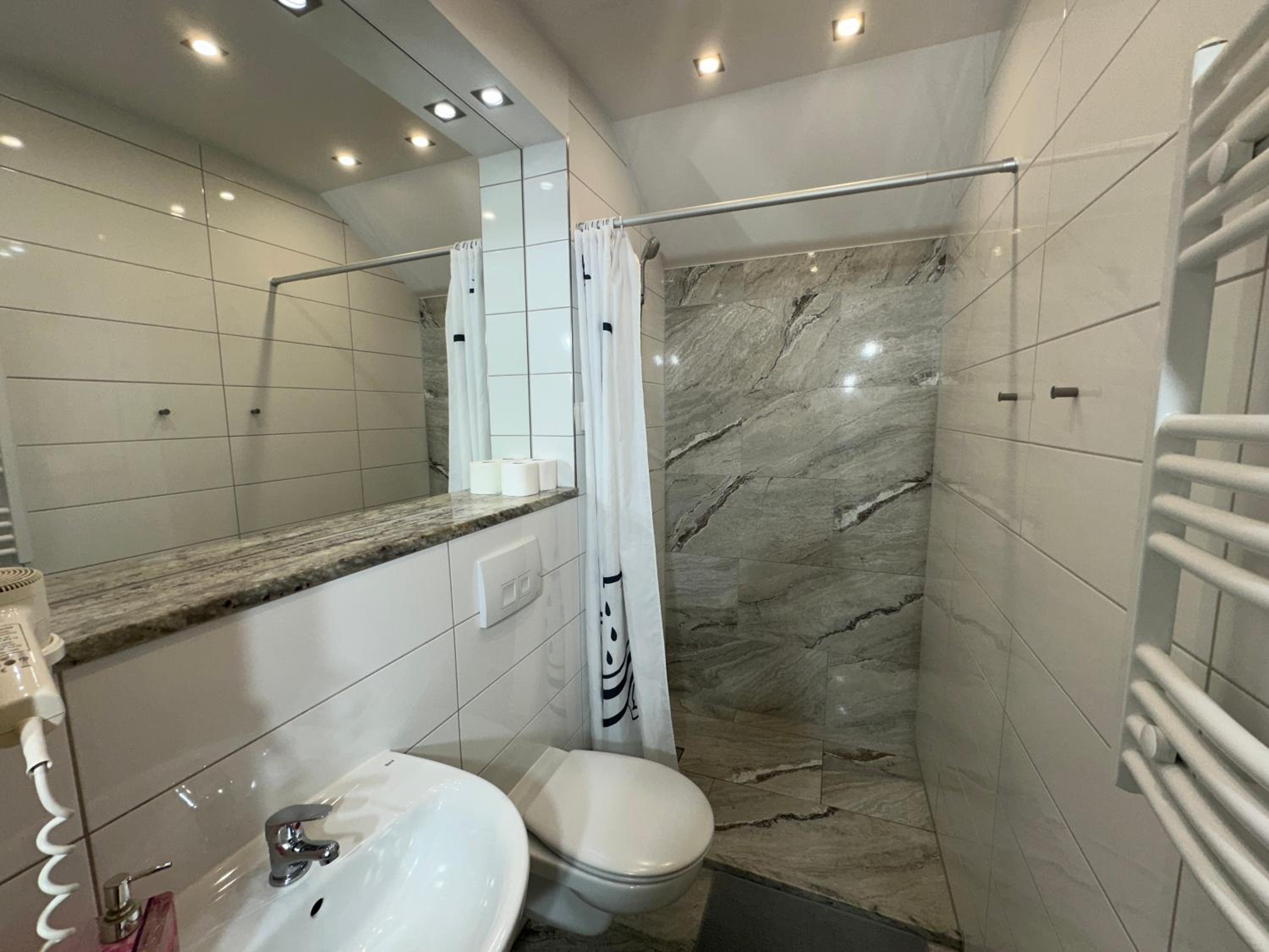 Double or Twin Room with Extra Bed (2 Adults + 1 Child) photo 2