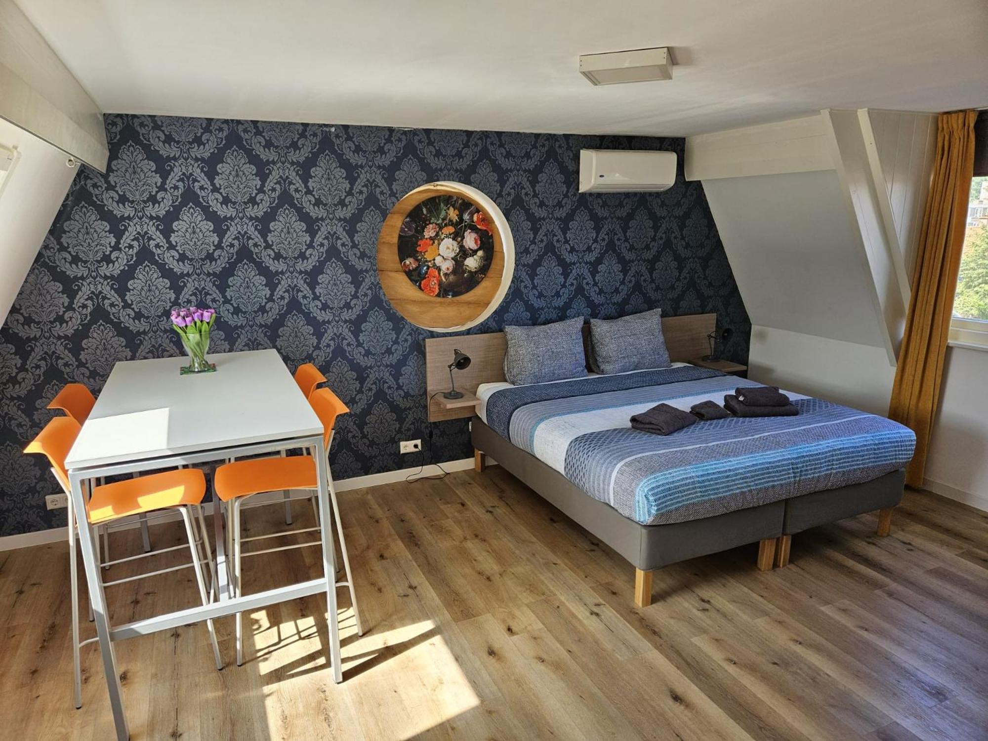 Apartment photo 2