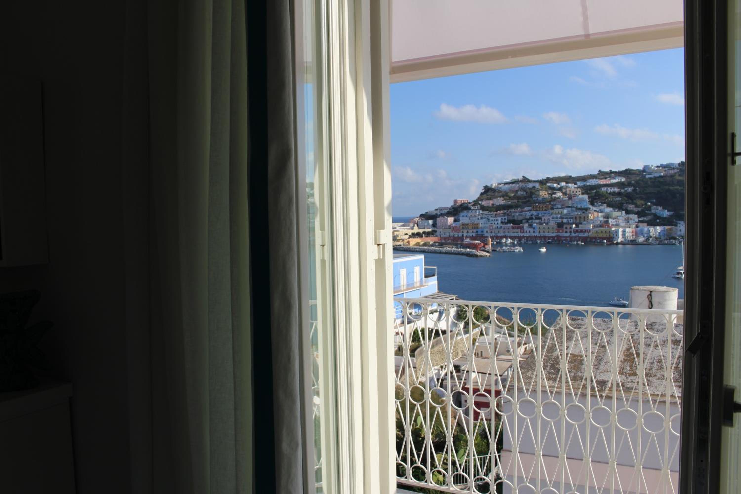 Double Room with Balcony and Sea View photo 3
