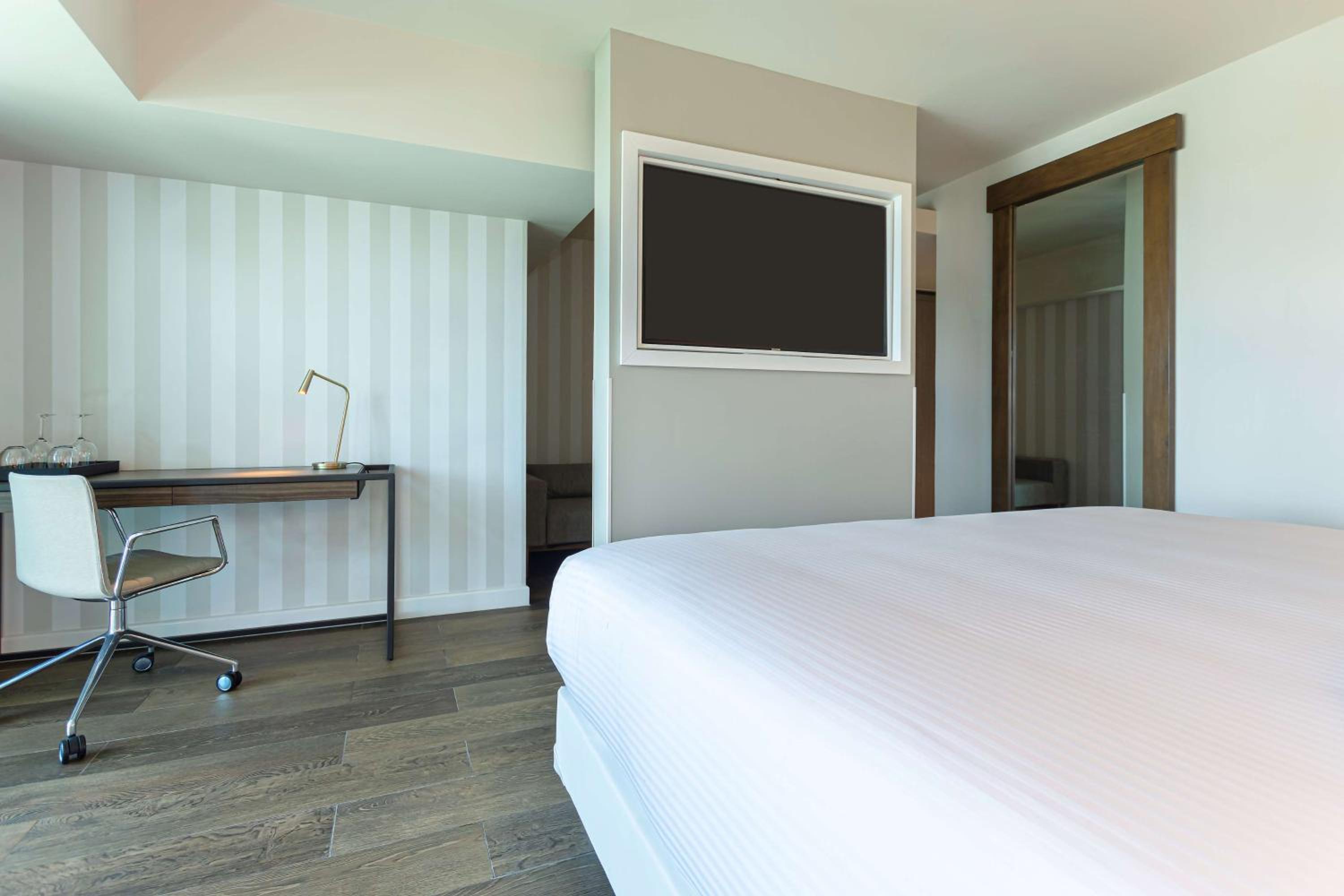 Junior Suite (2 Adults + 2 Children)