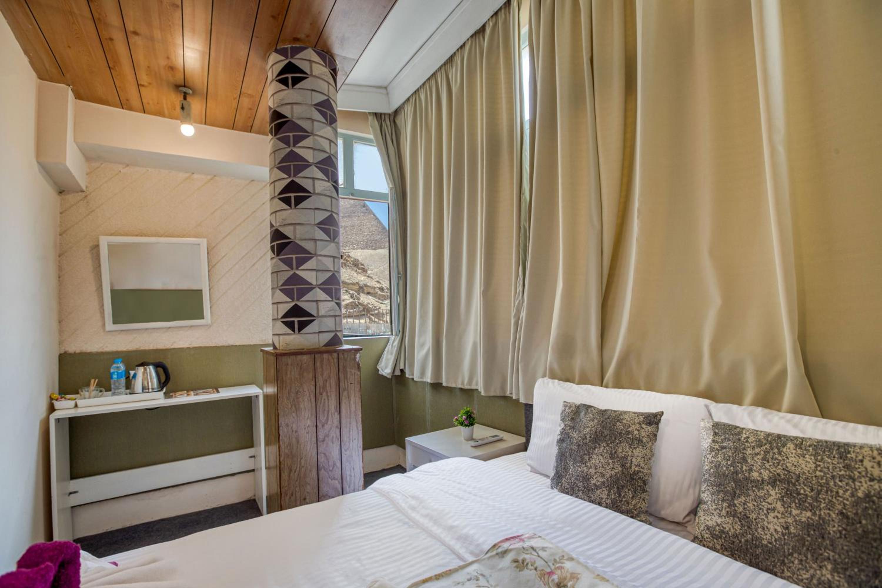 Standard Queen Room with Pyramids View