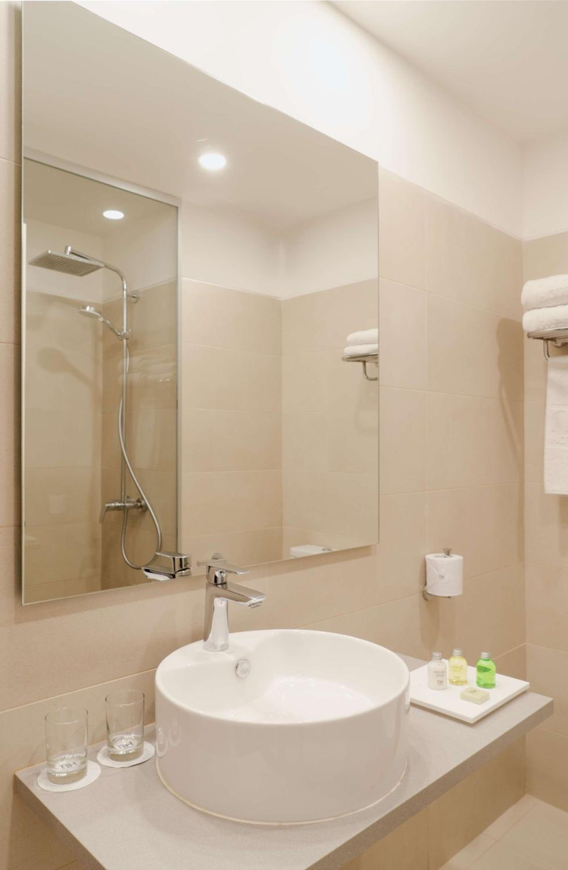 Superior Double or Twin Room with View - Photo 6