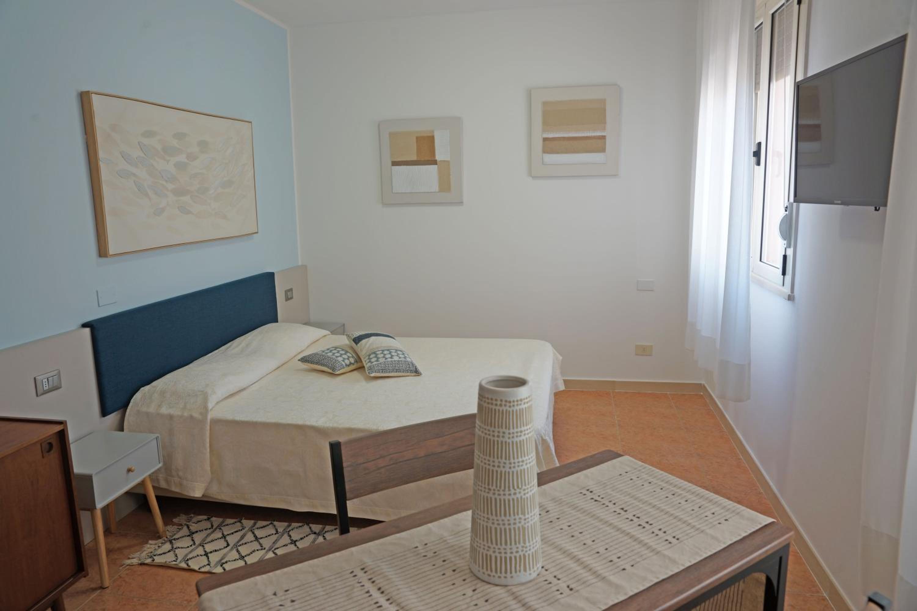 One-Bedroom Apartment photo 1