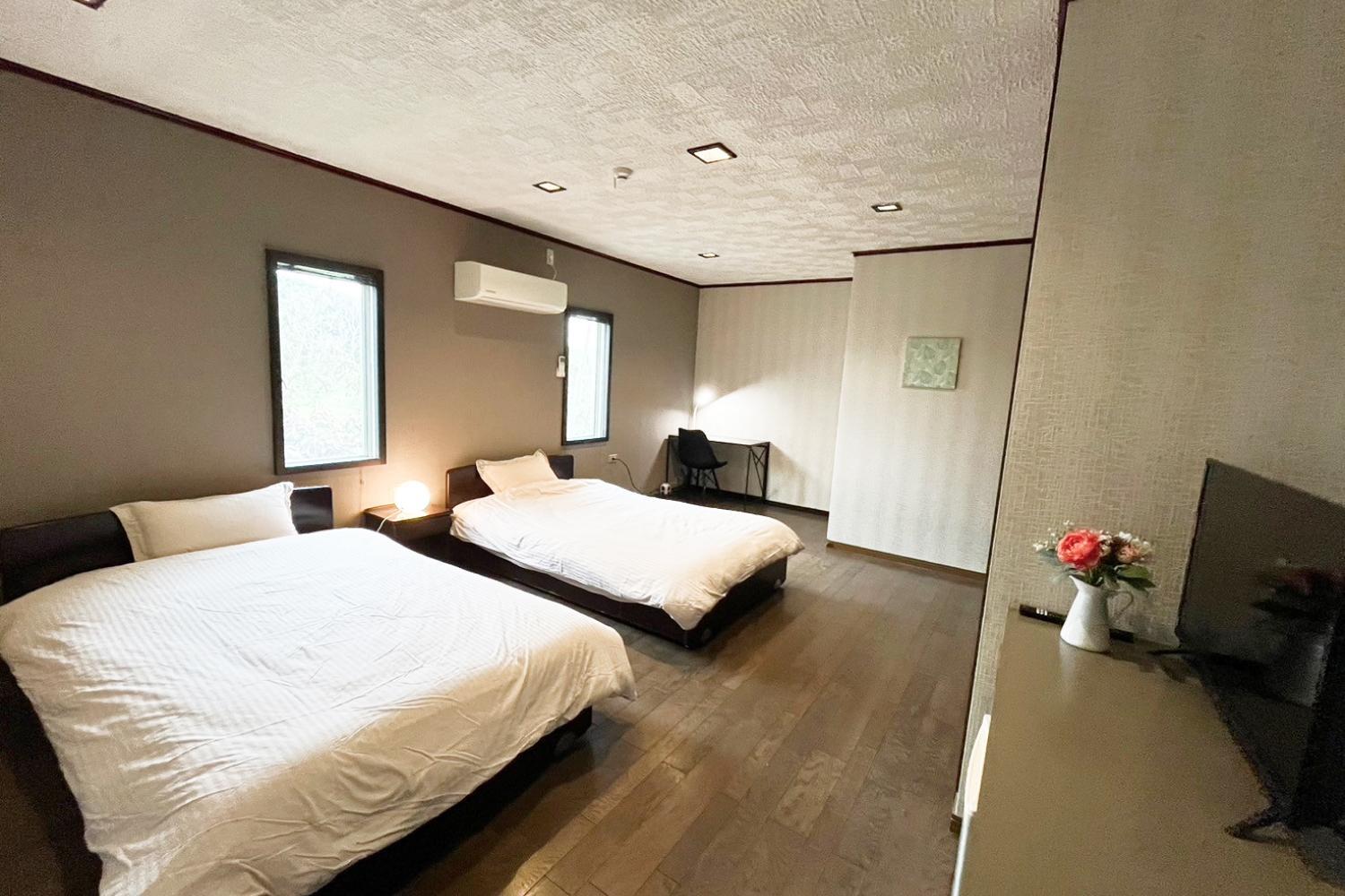 Twin Room with Shared Bathroom photo 3