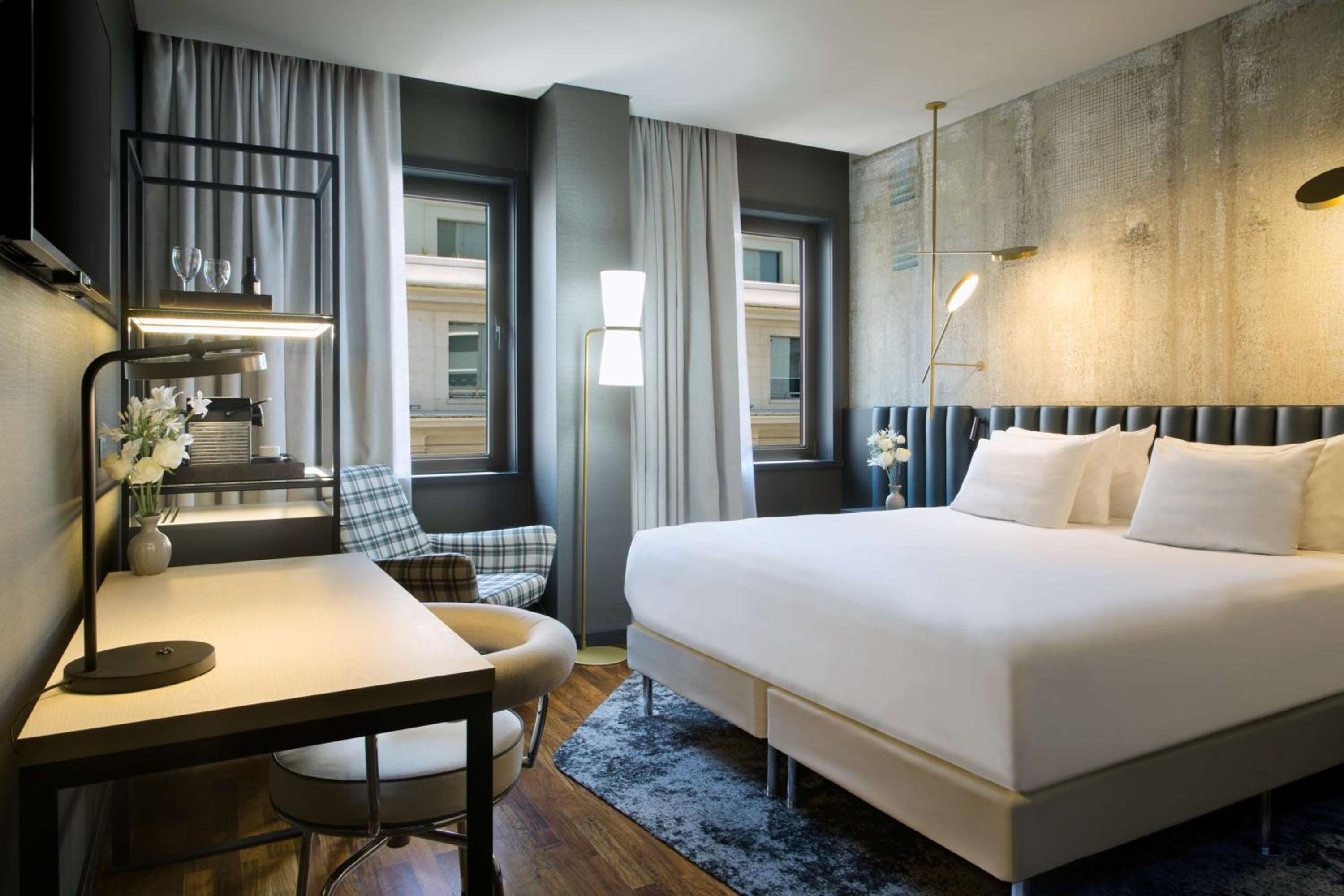 Superior Double or Twin Room thumbnail 6