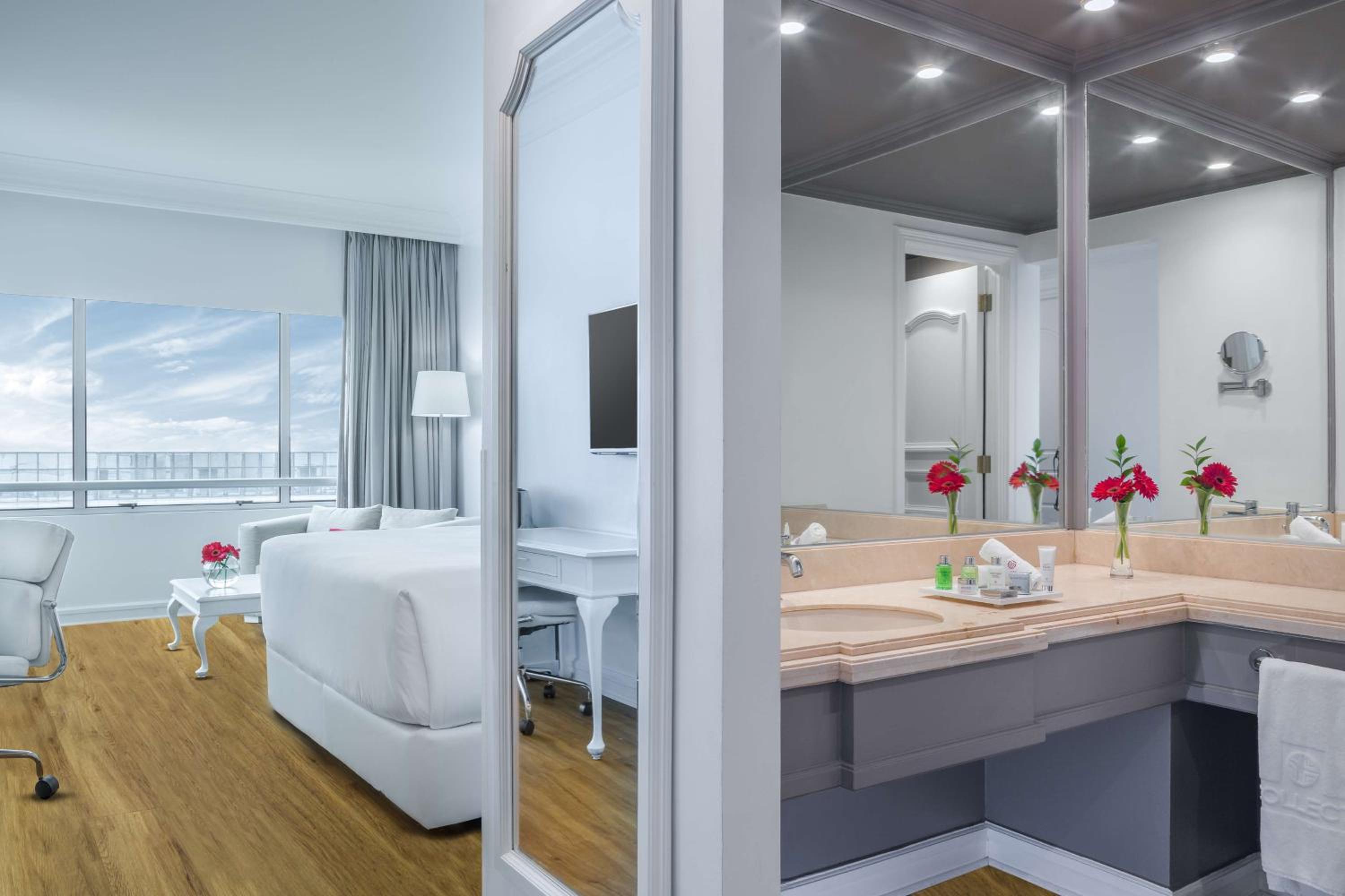 Superior Double or Twin Room with View - Photo 8