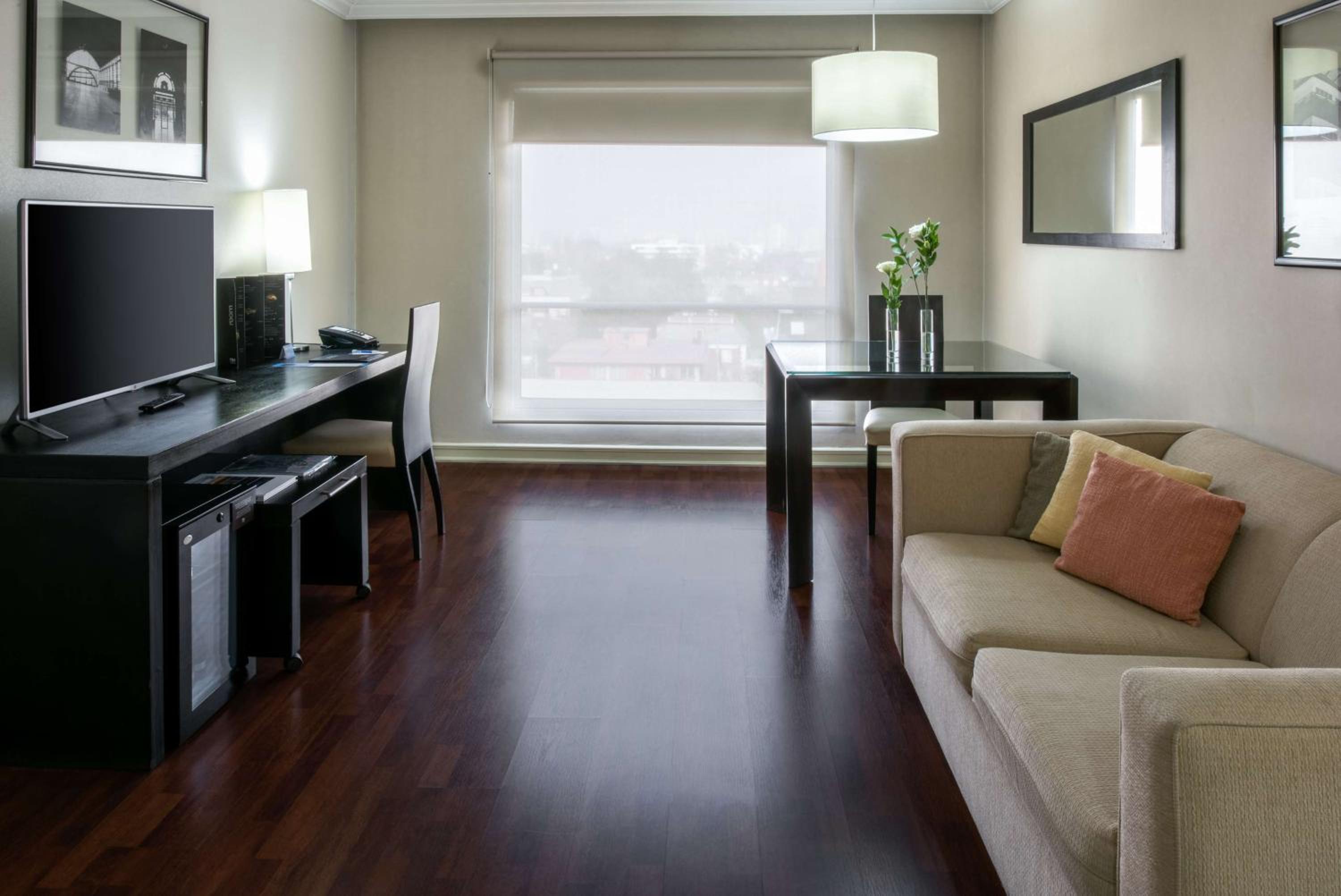 Suite - Photo 14