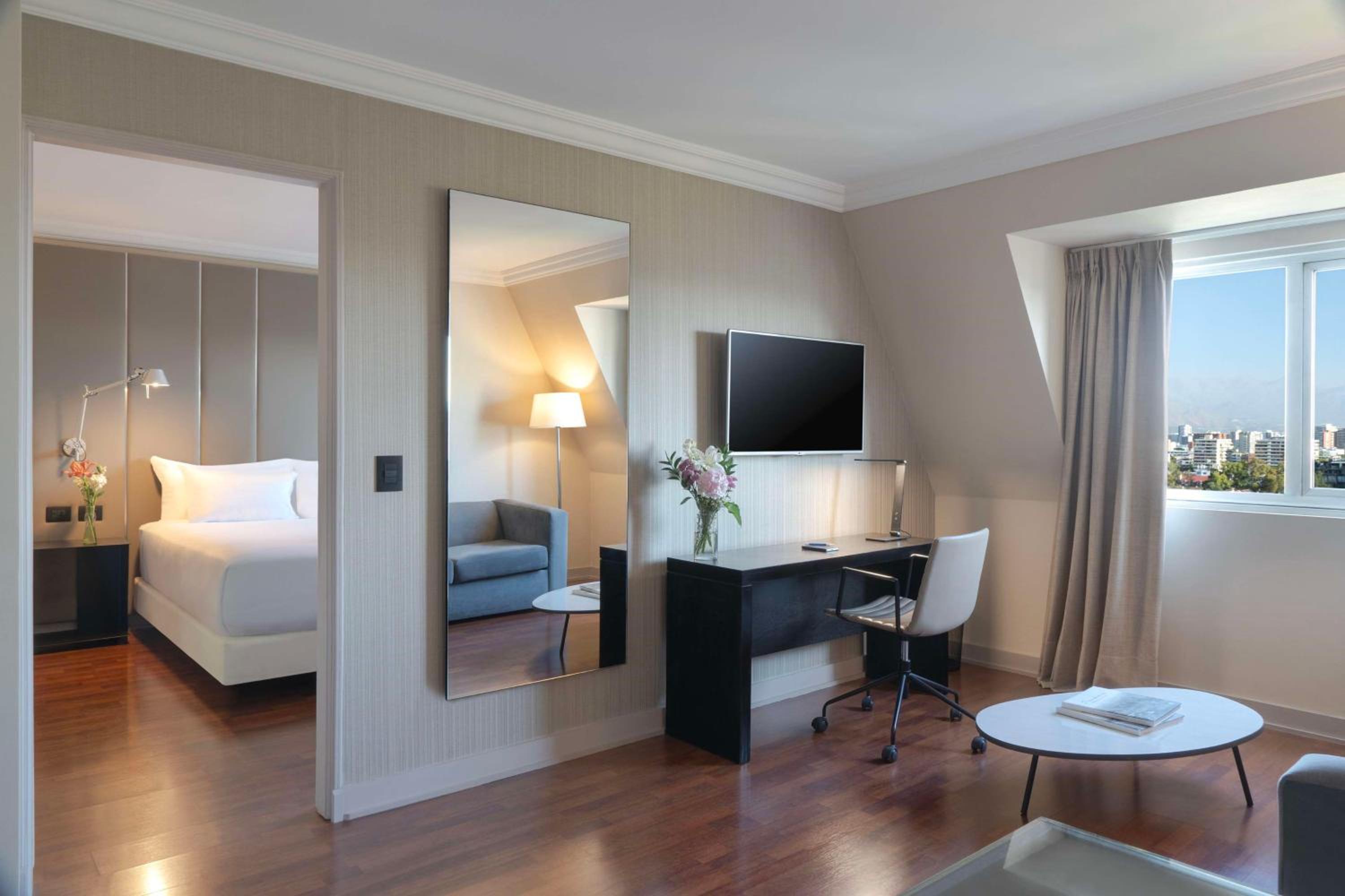 Suite - Photo 5