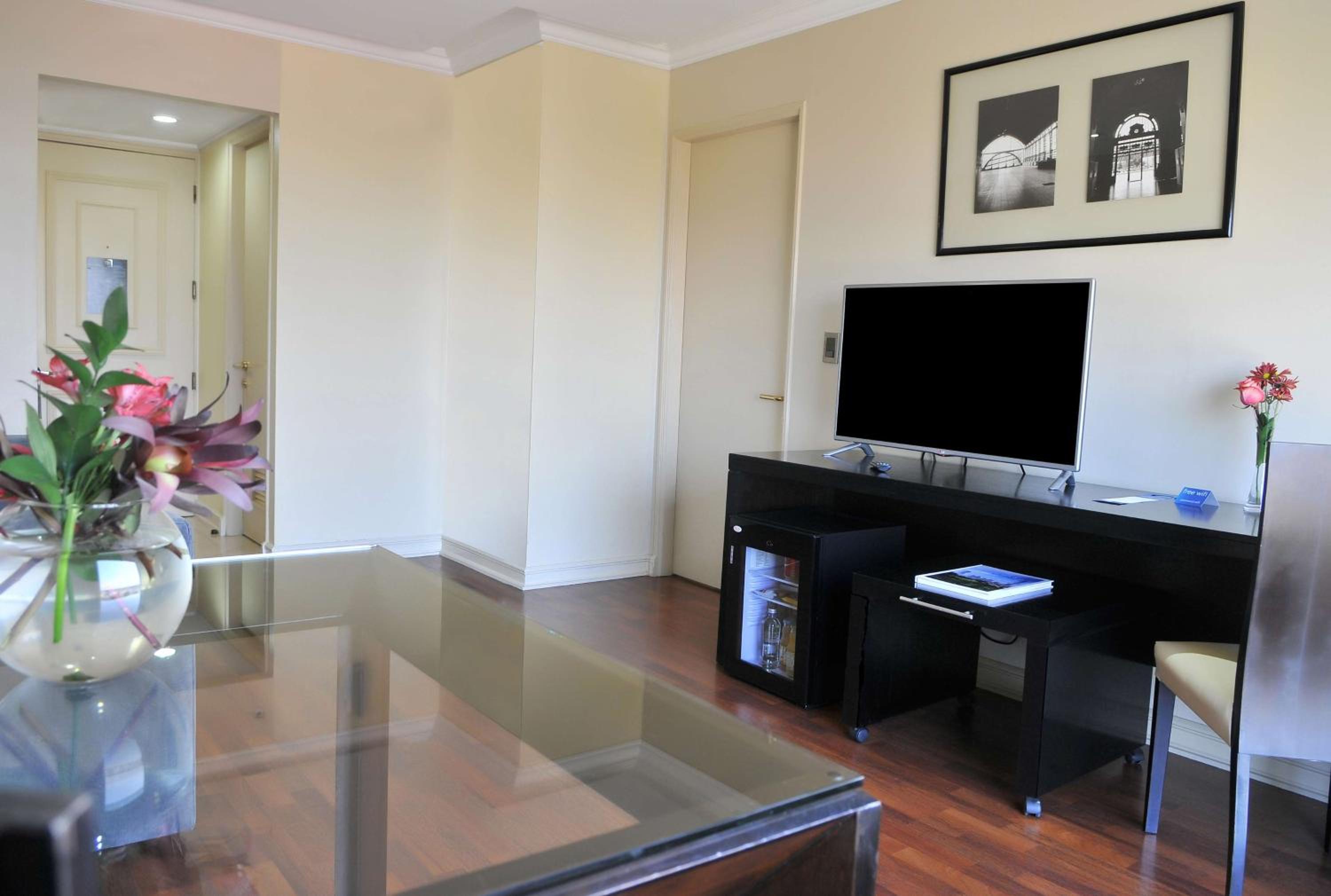 Suite - Photo 12