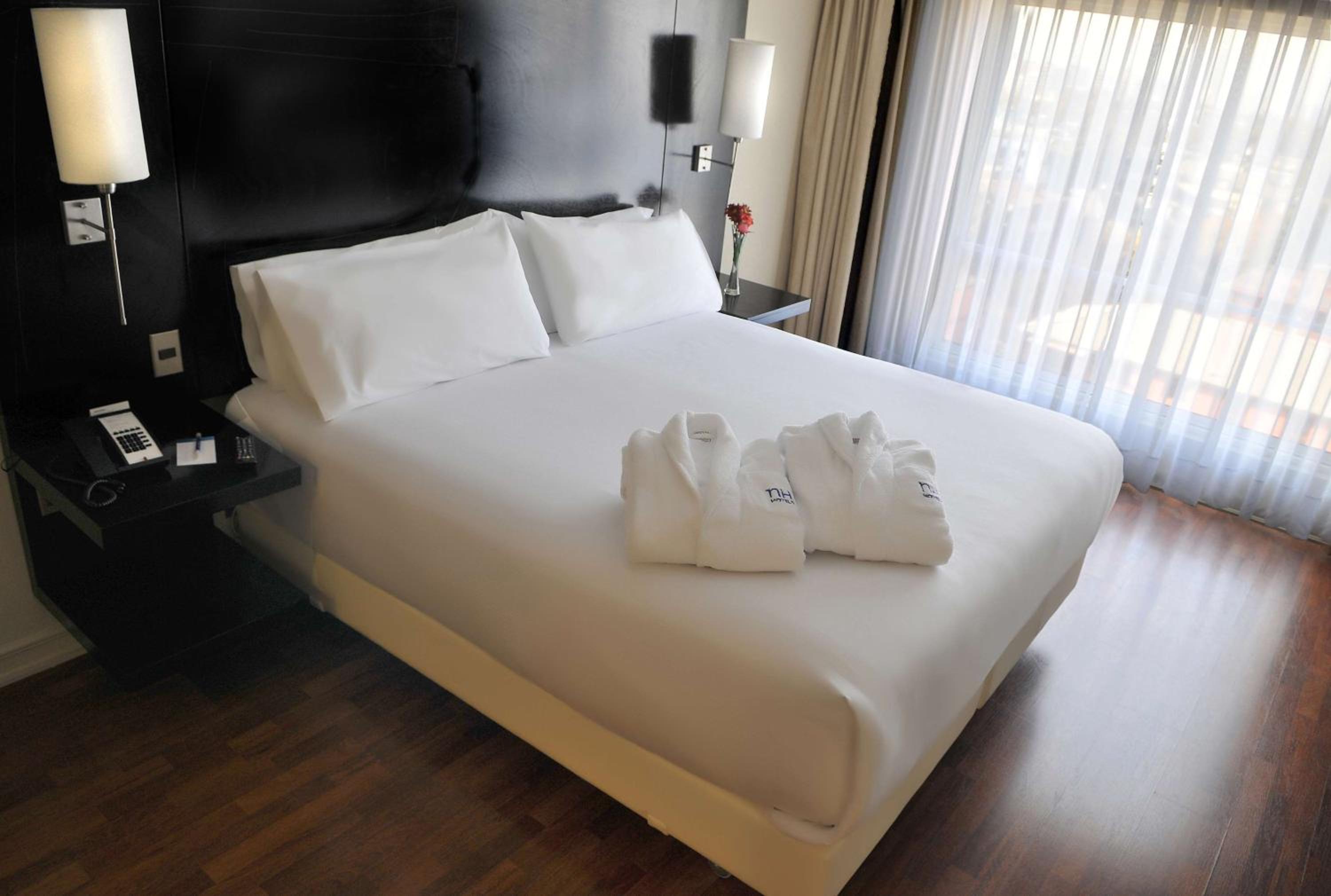 Suite - Photo 13