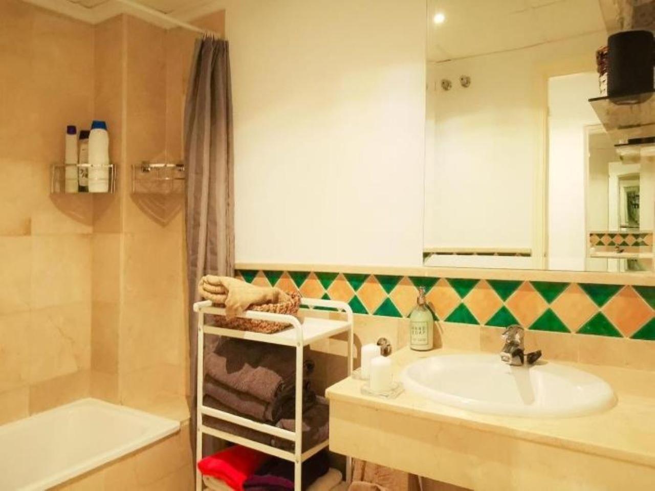 One-Bedroom Apartment thumbnail 5