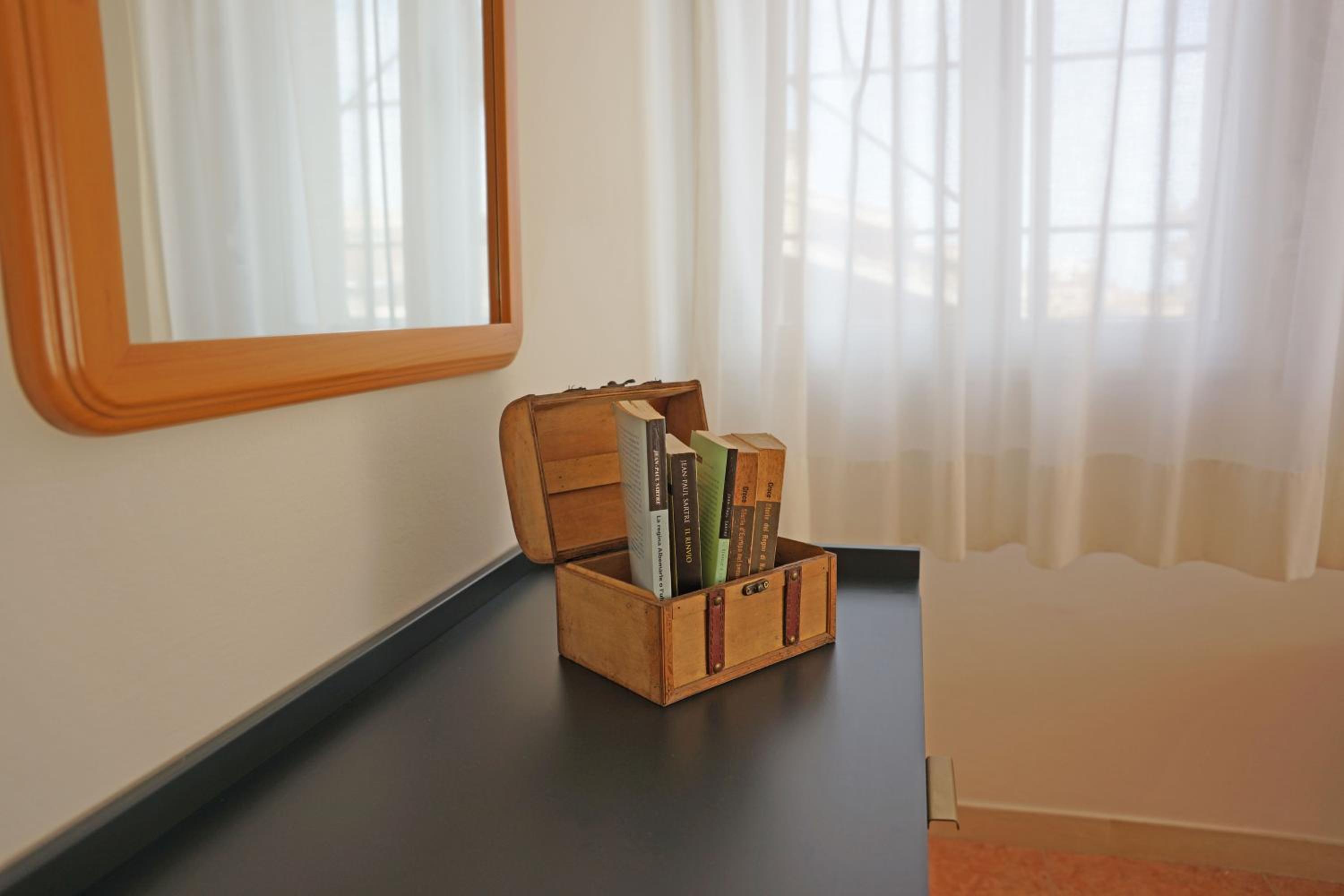 One-Bedroom Apartment with Balcony and Sea View photo 2