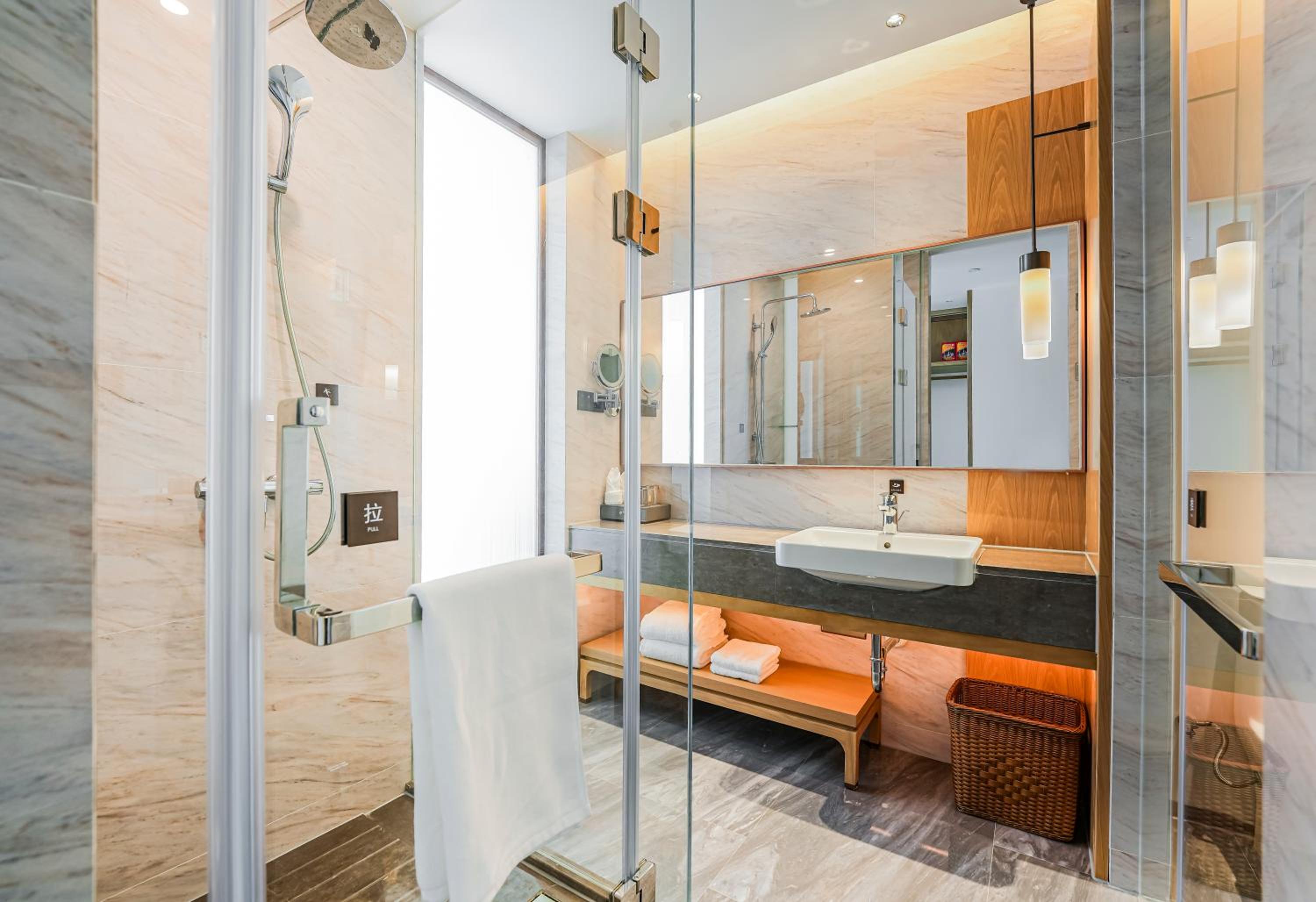 Standard Double Room with Two Double Beds and City View photo 2
