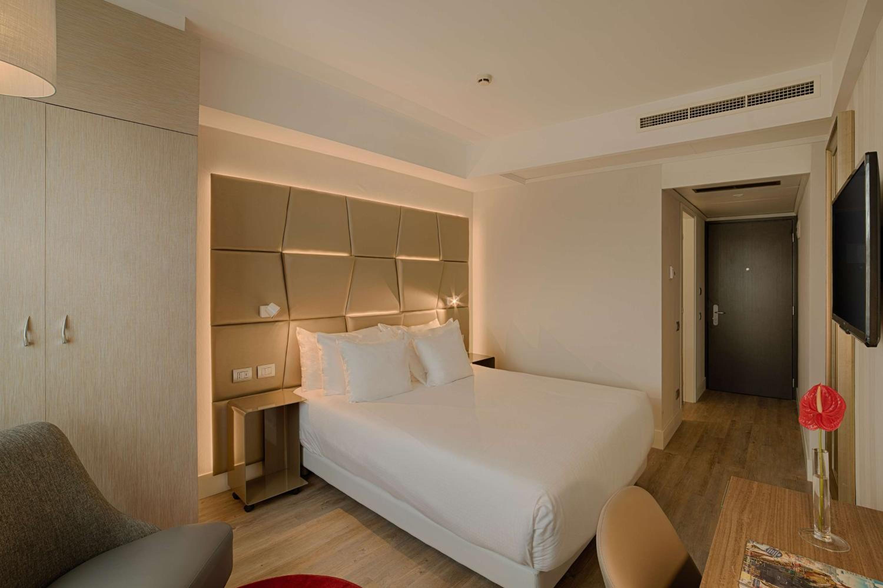 Family Connecting Room (3 Adults + 1 Child) photo 3