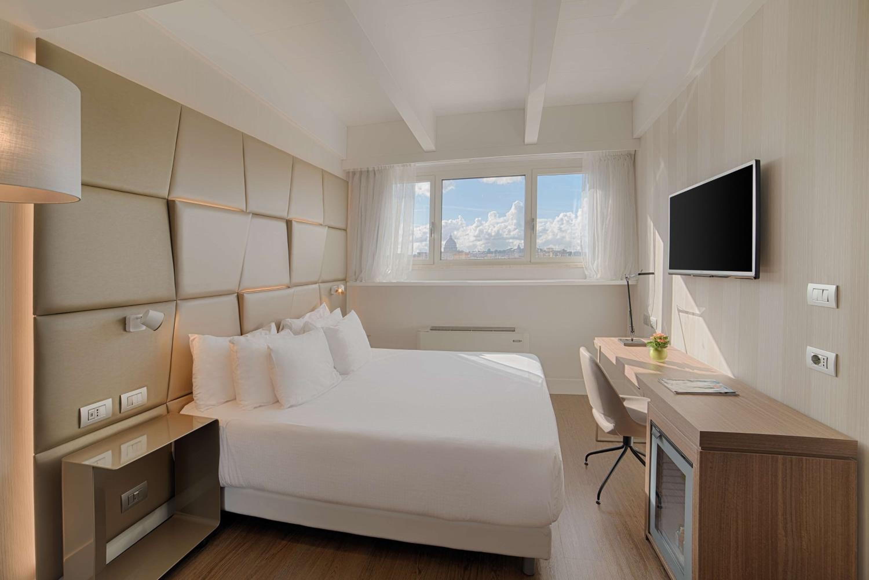 Premium Double or Twin Room with View photo 2