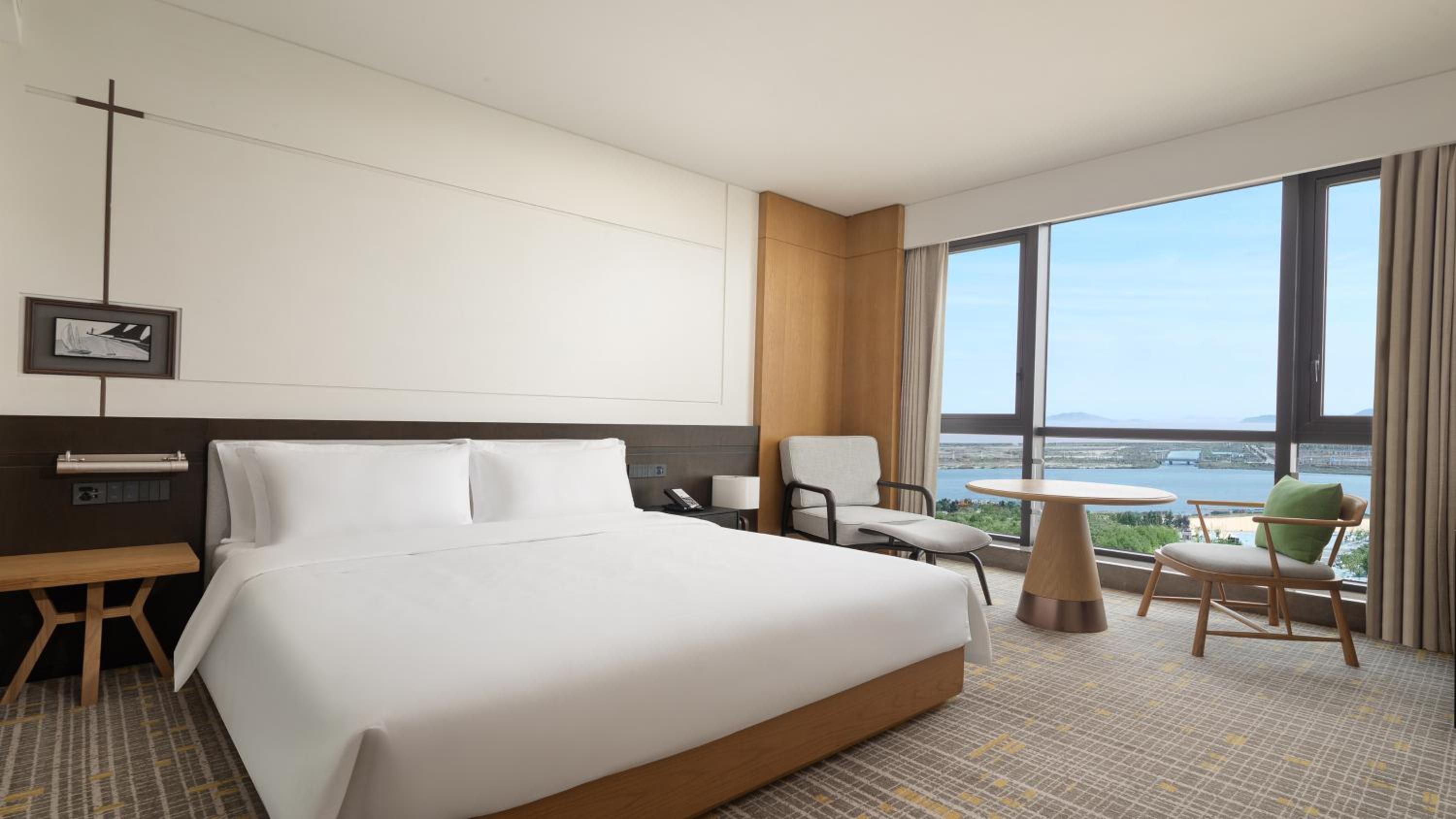 Standard King Room with Bay View  photo 1