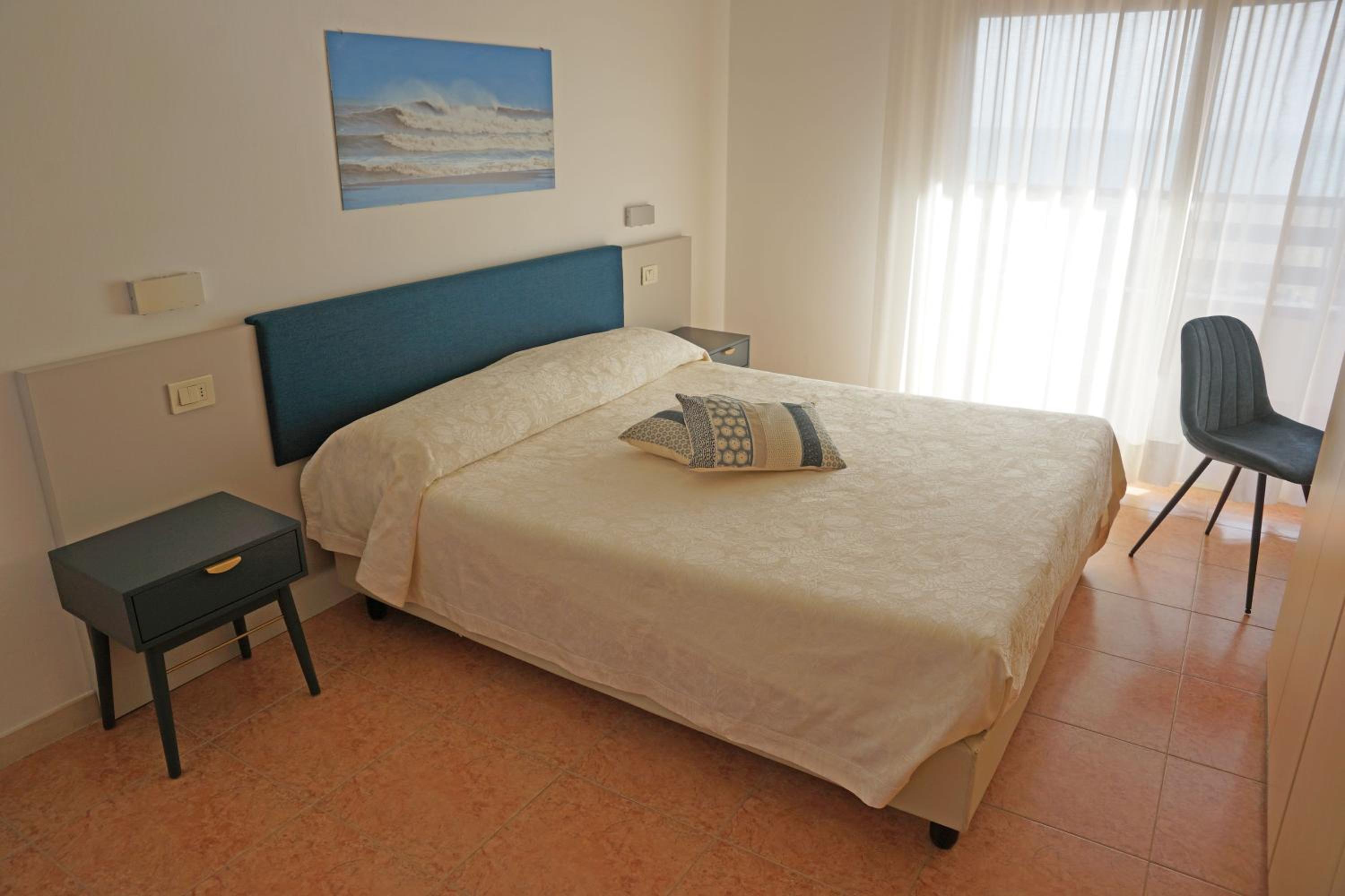 One-Bedroom Apartment with Balcony and Sea View photo 1