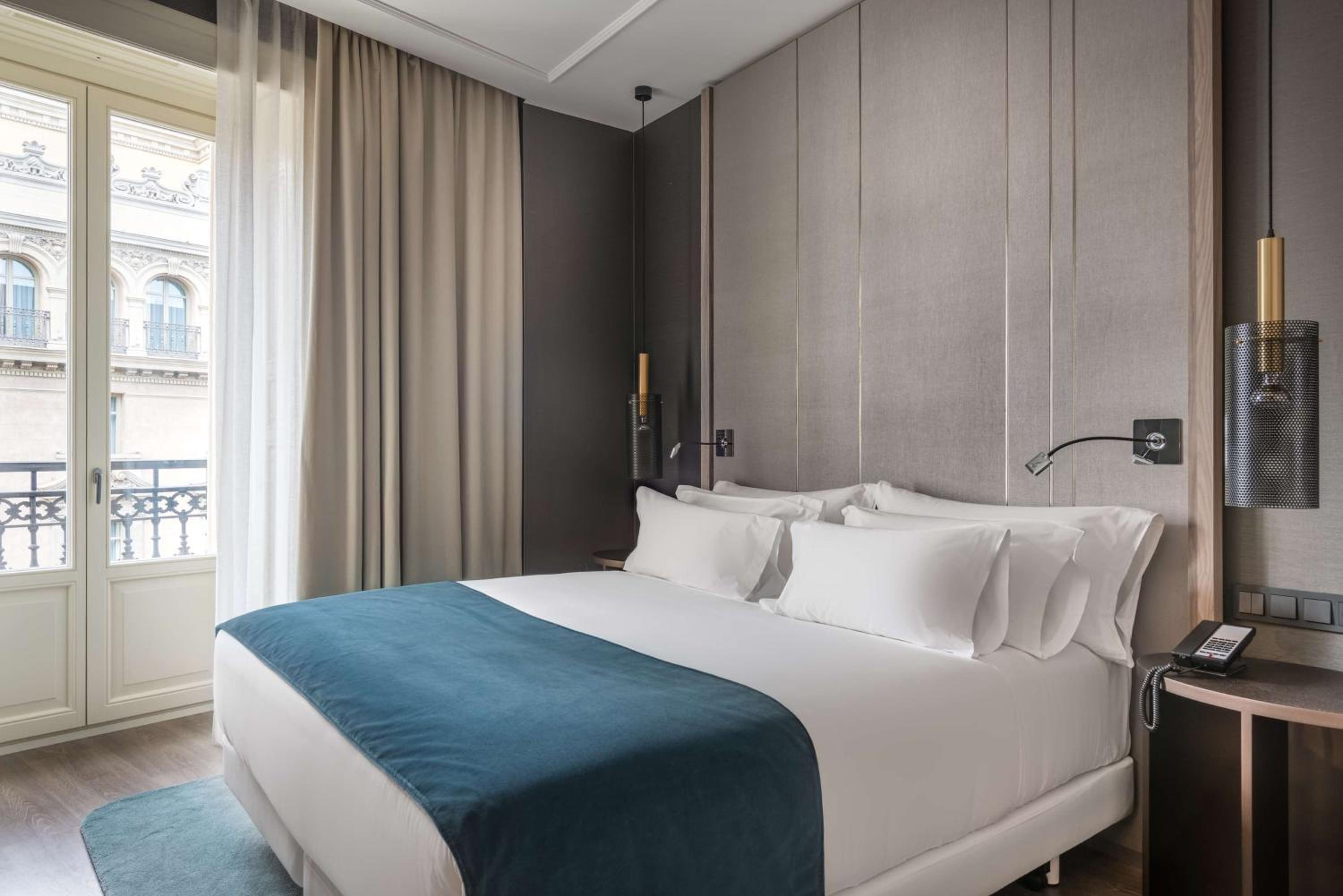Superior Double or Twin Room with Gran Vía View - Photo 1