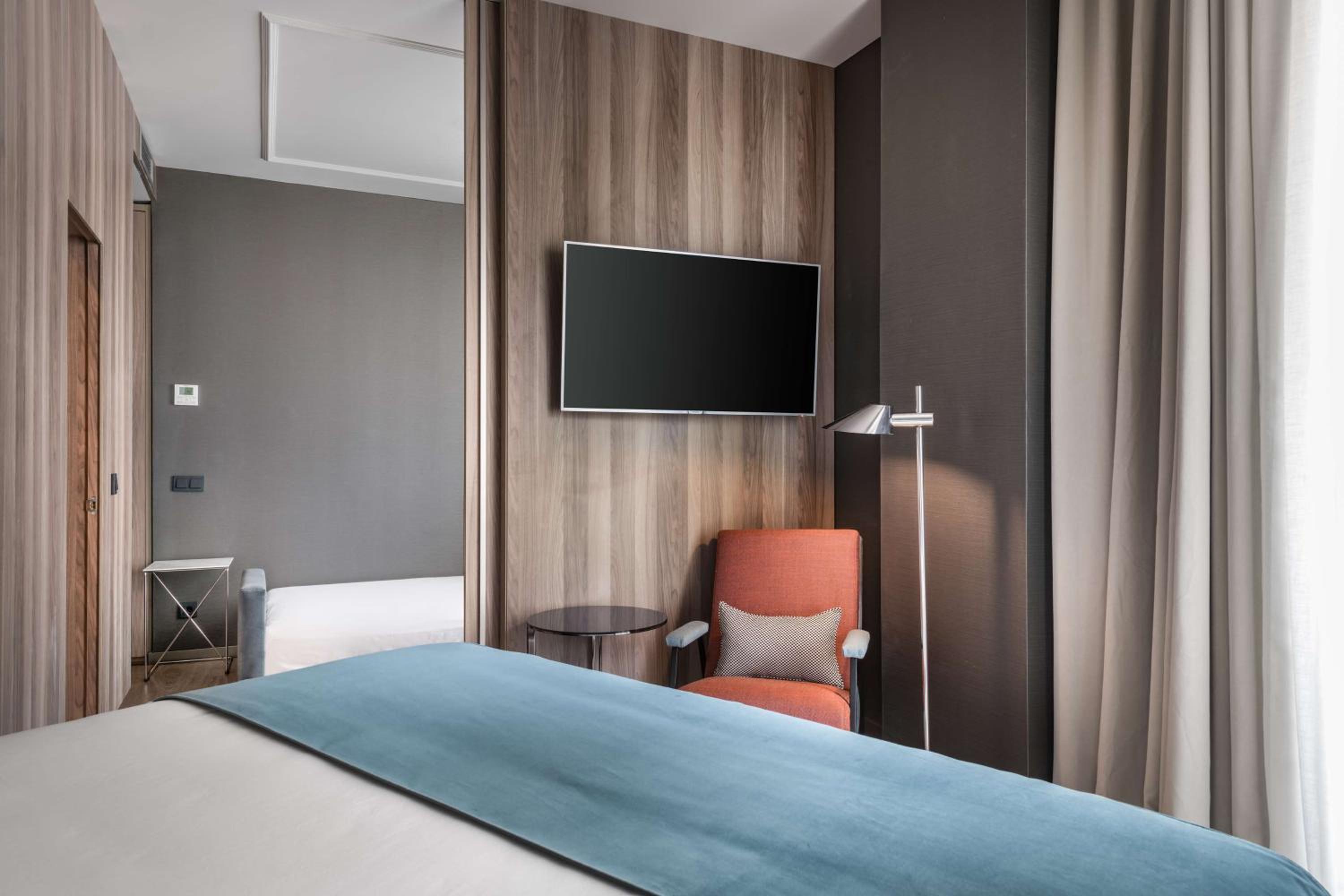 Junior Suite with Gran Via View - Photo 2