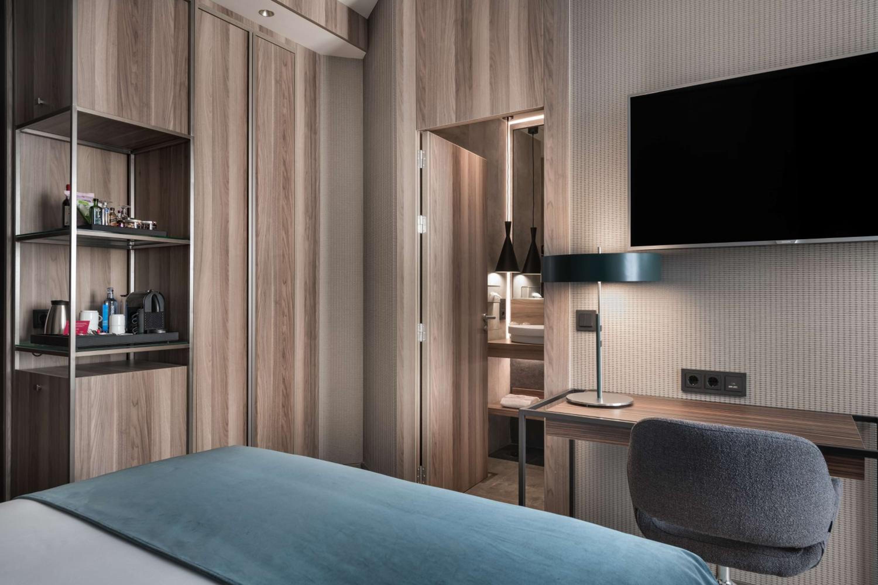 Premium Double or Twin Room with Gran Via View - Photo 3