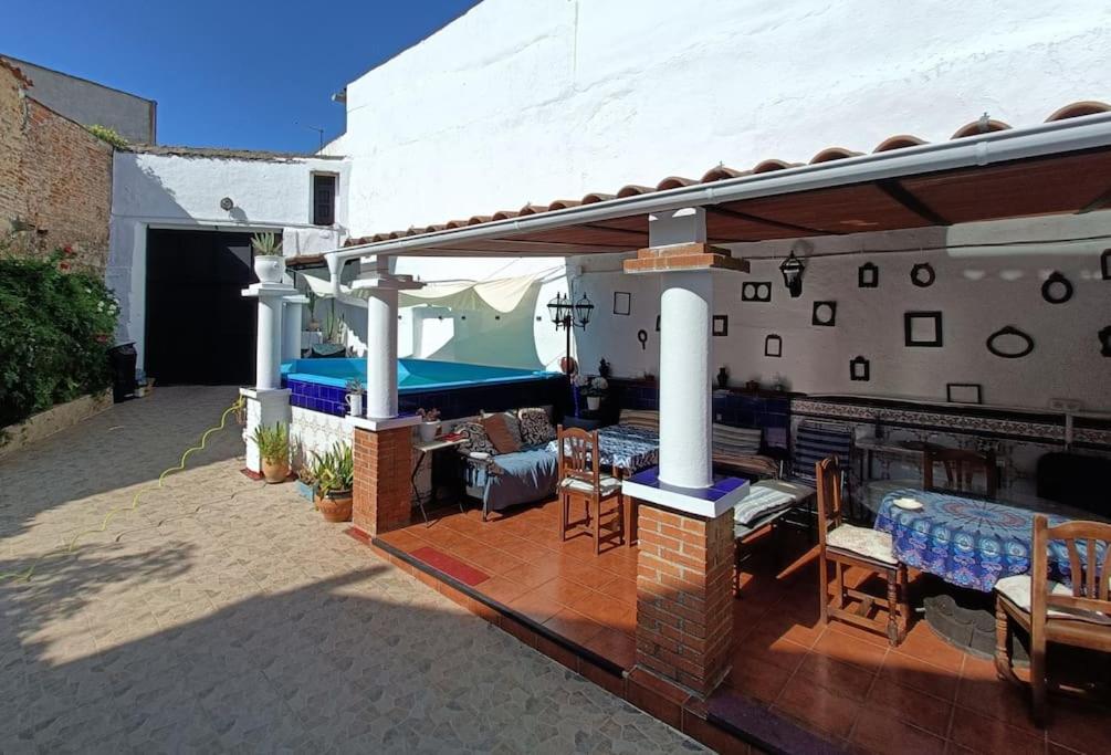 Seven-Bedroom House photo 2