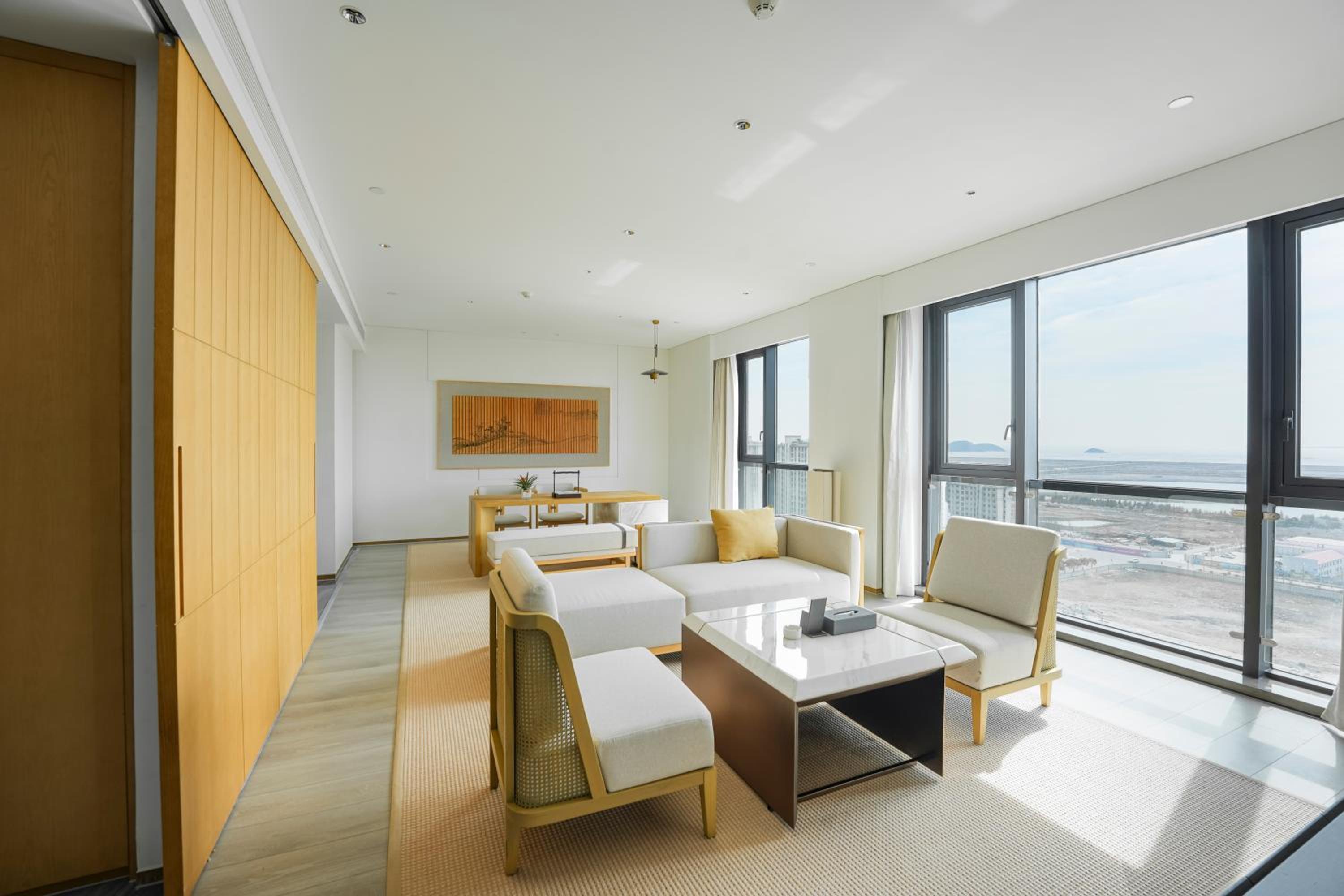 One-Bedroom King Suite photo 2