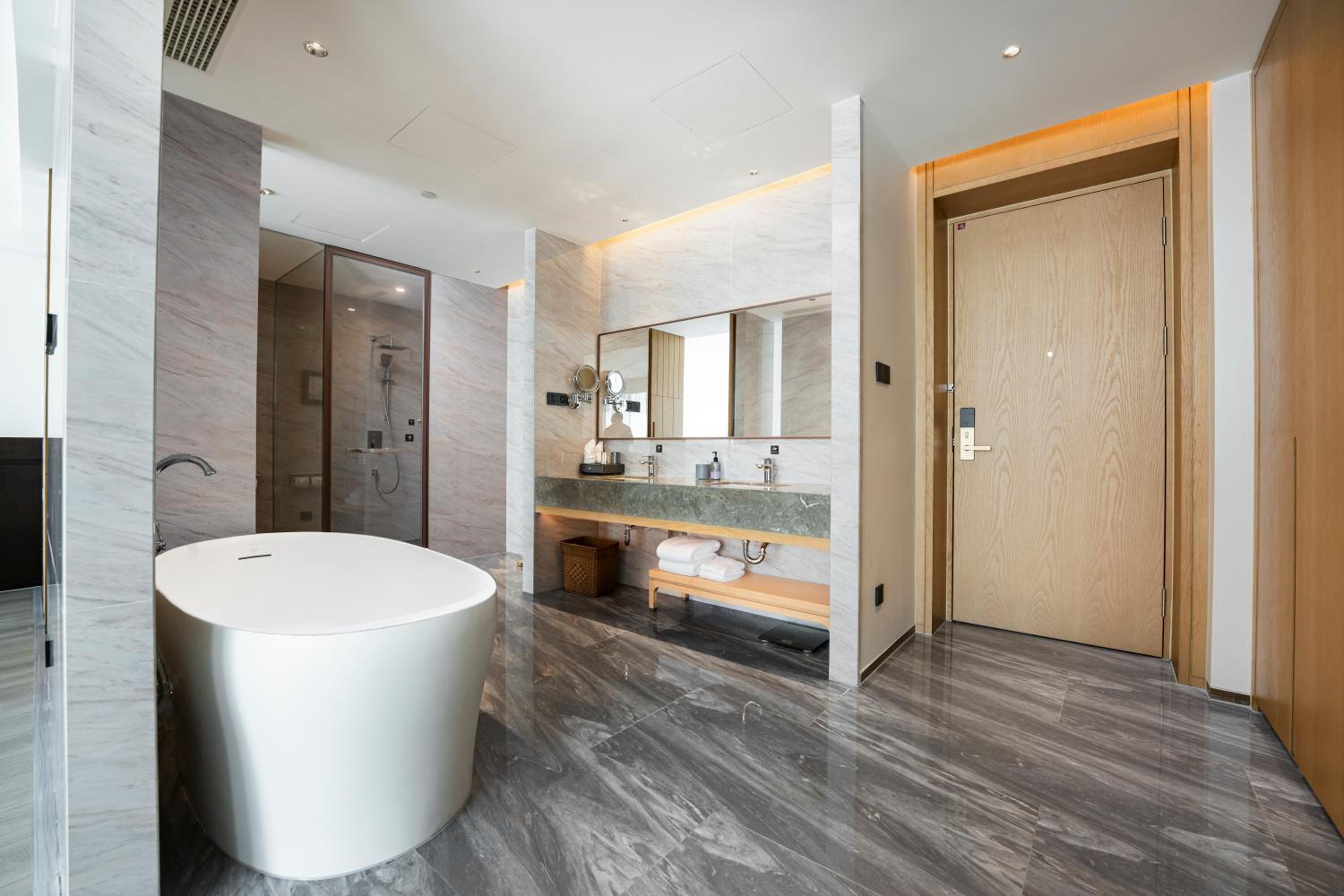 One-Bedroom King Suite photo 3