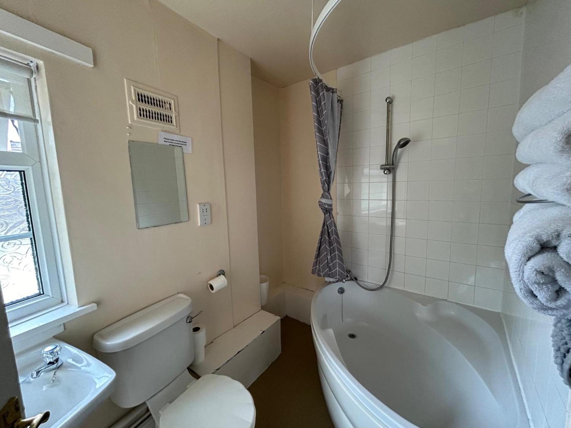 Deluxe Double or Twin Room photo 2