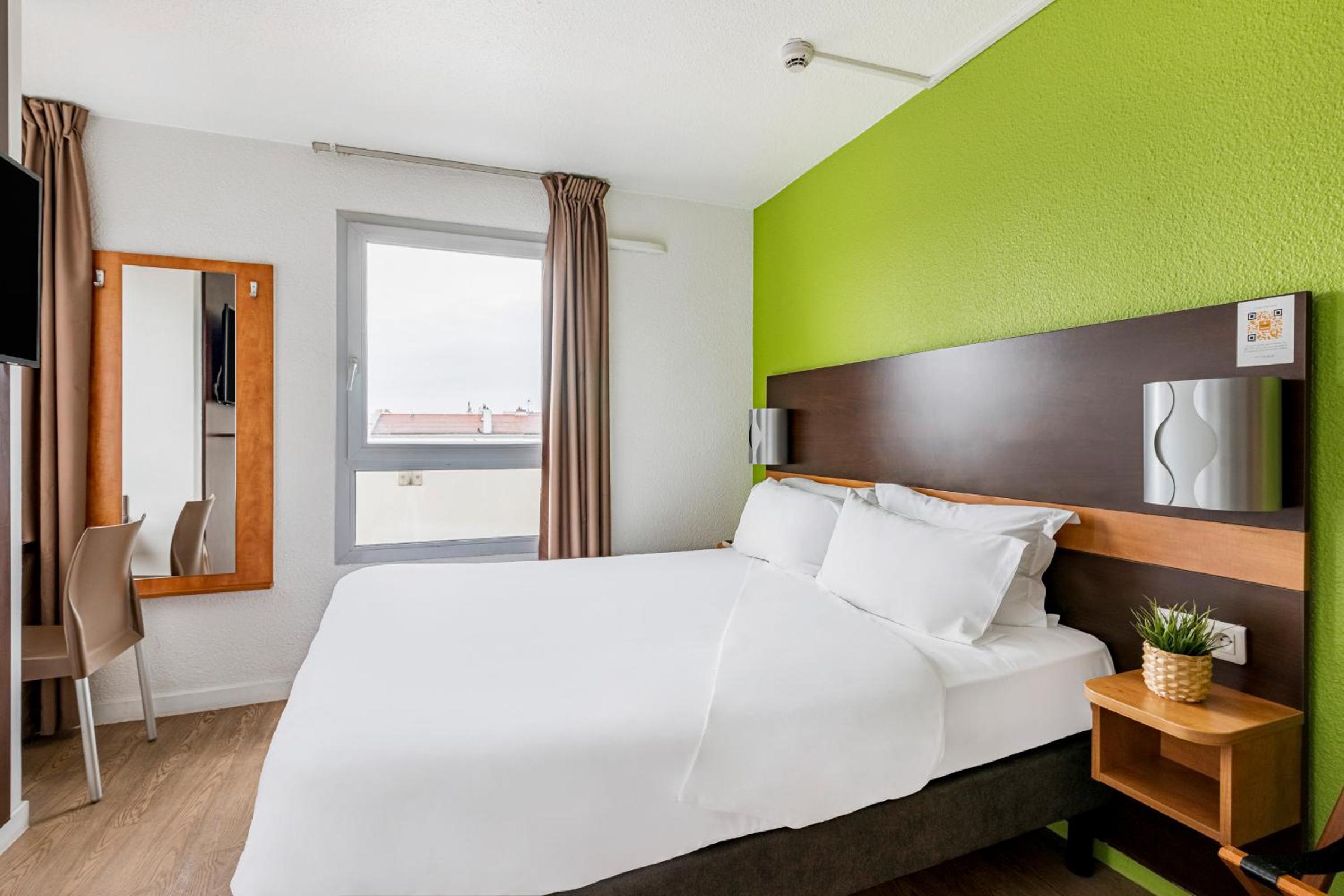 Standard Double Room - Photo 1