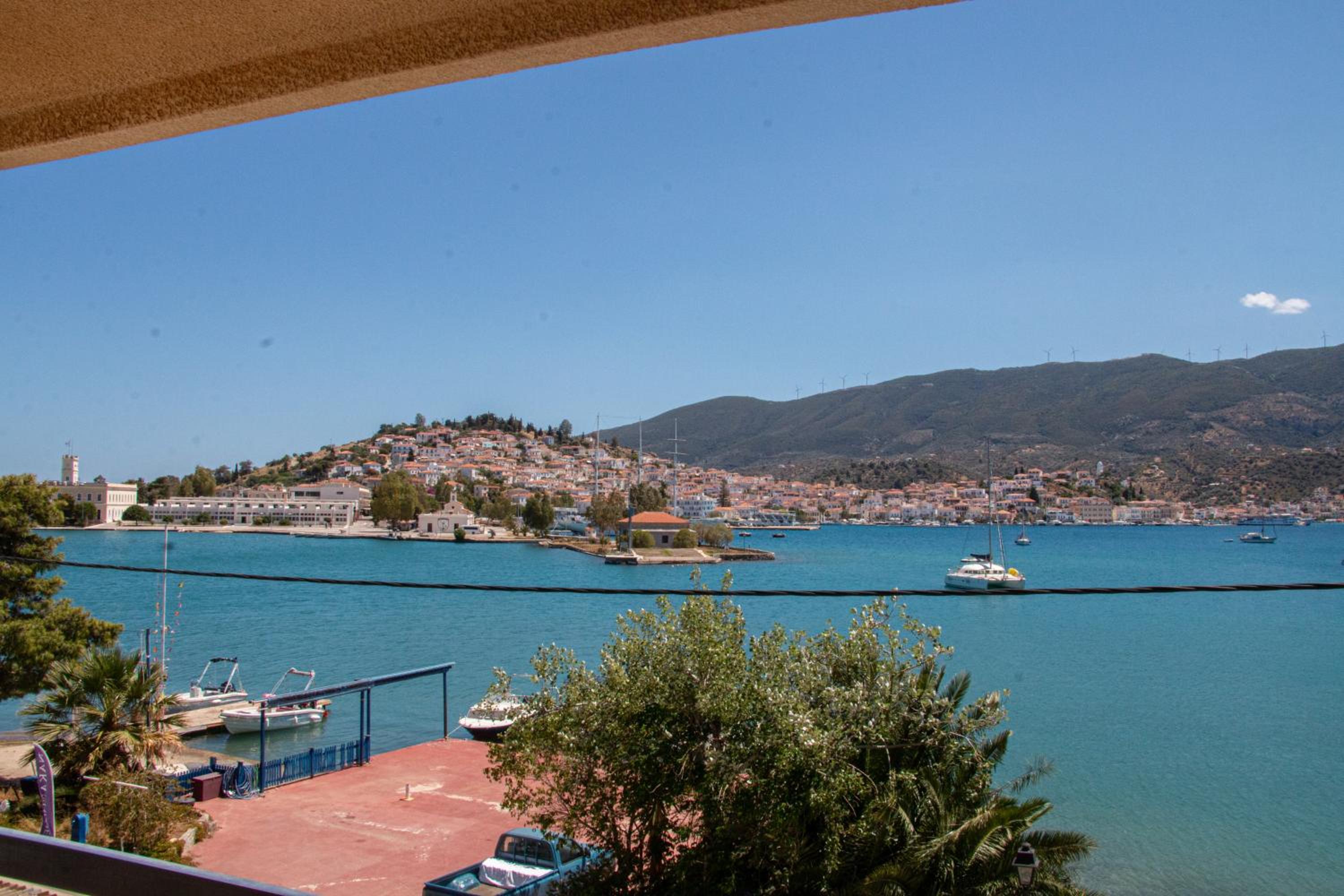 Quadruple Room with Sea View - Photo 6