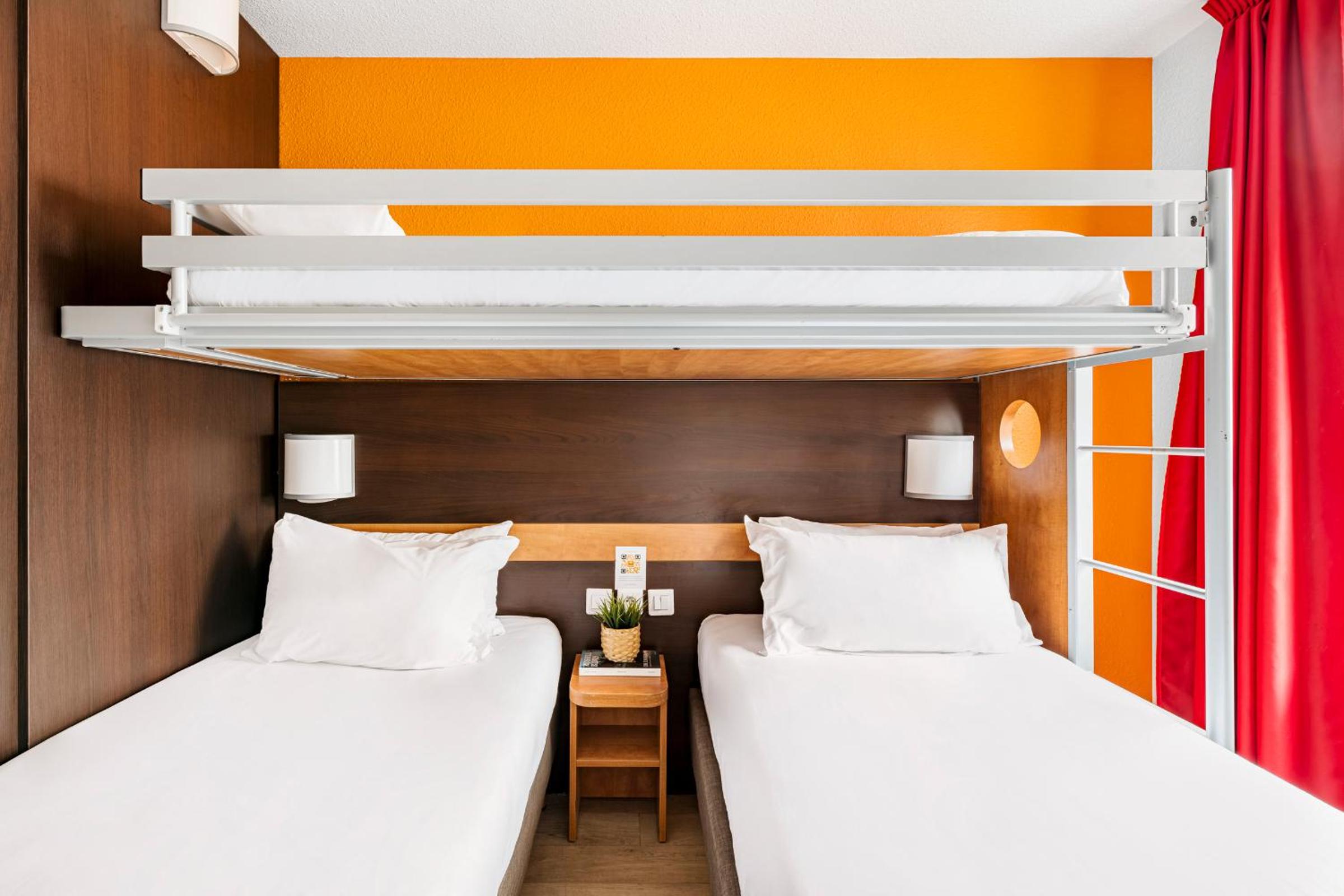Standard Triple Room - Photo 8