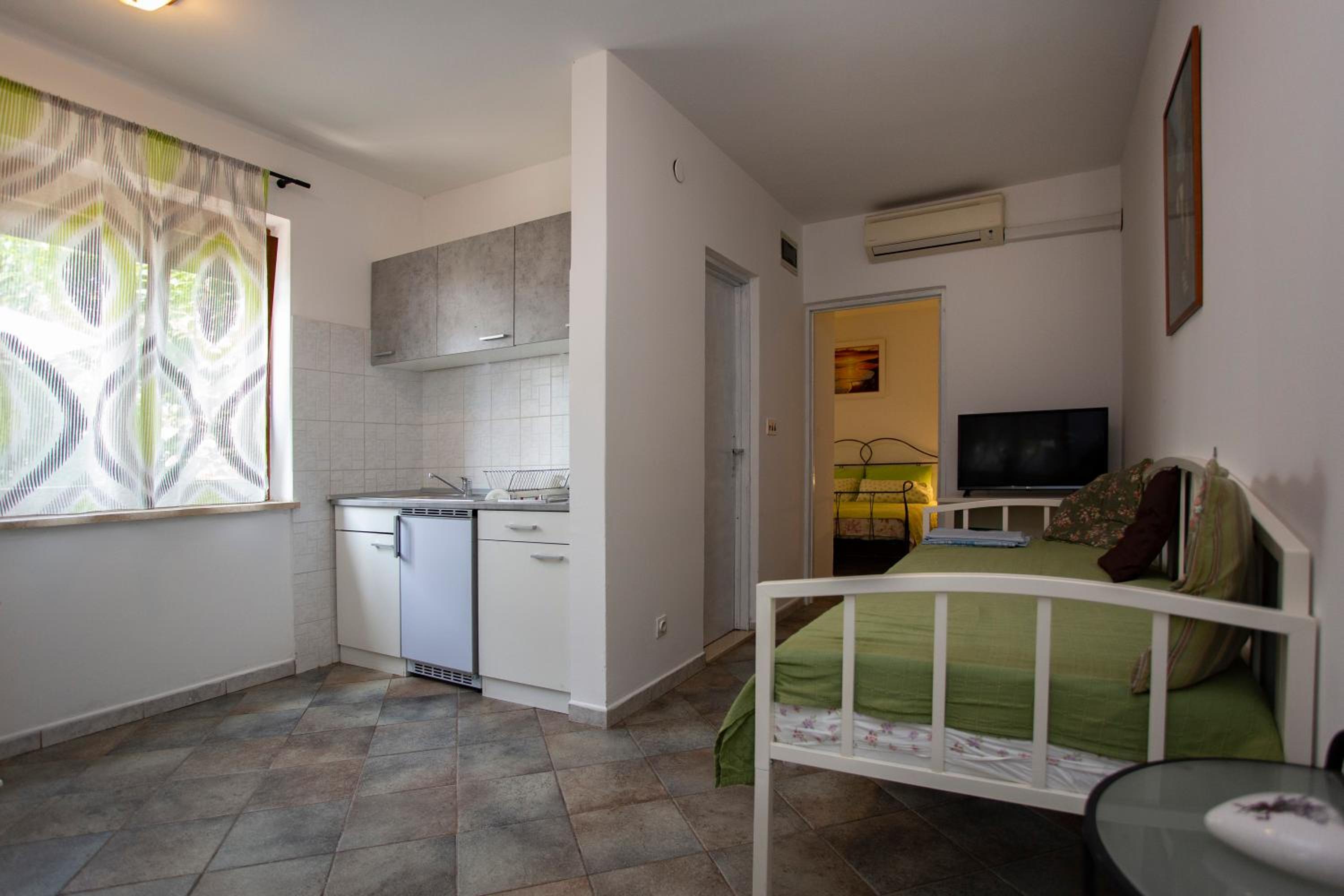 One-Bedroom Apartment with Terrace - Photo 33