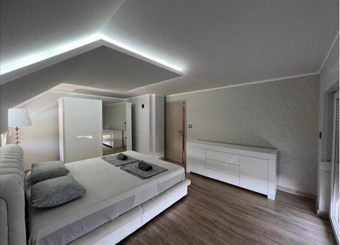 Three-Bedroom Villa photo 1