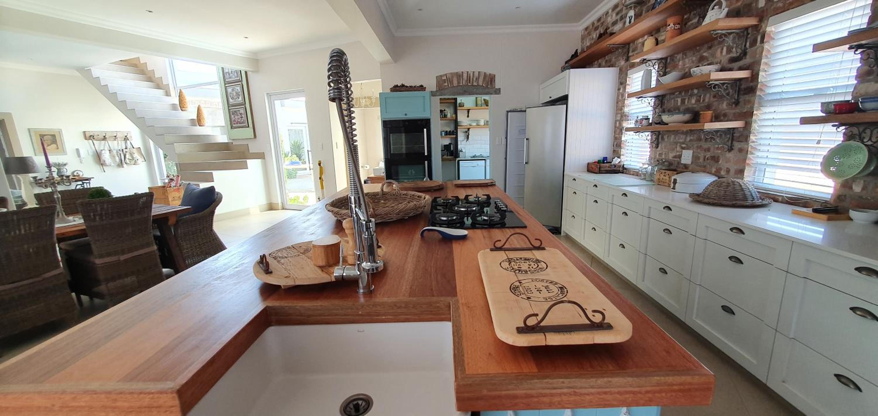 Villa photo 2