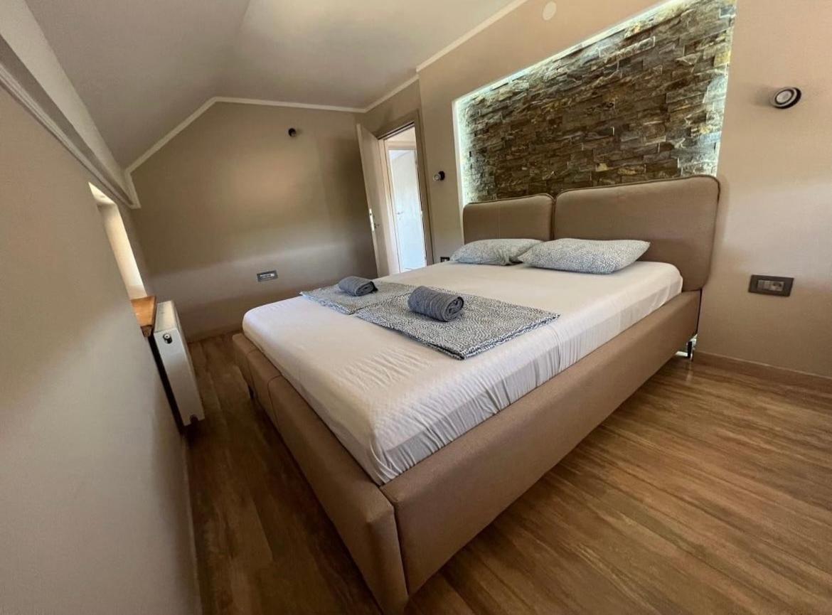 Three-Bedroom Villa photo 2