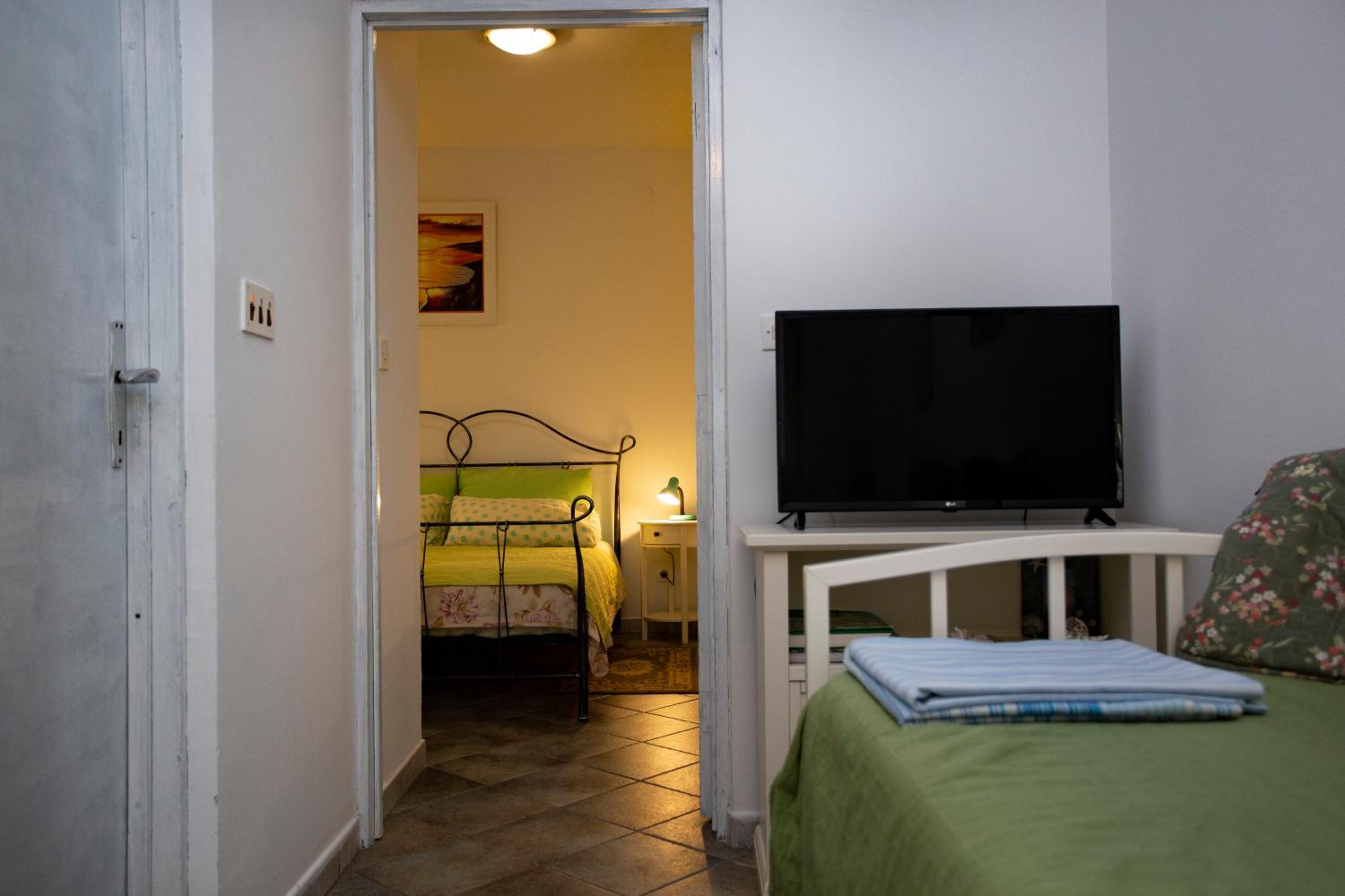 One-Bedroom Apartment with Terrace - Photo 1